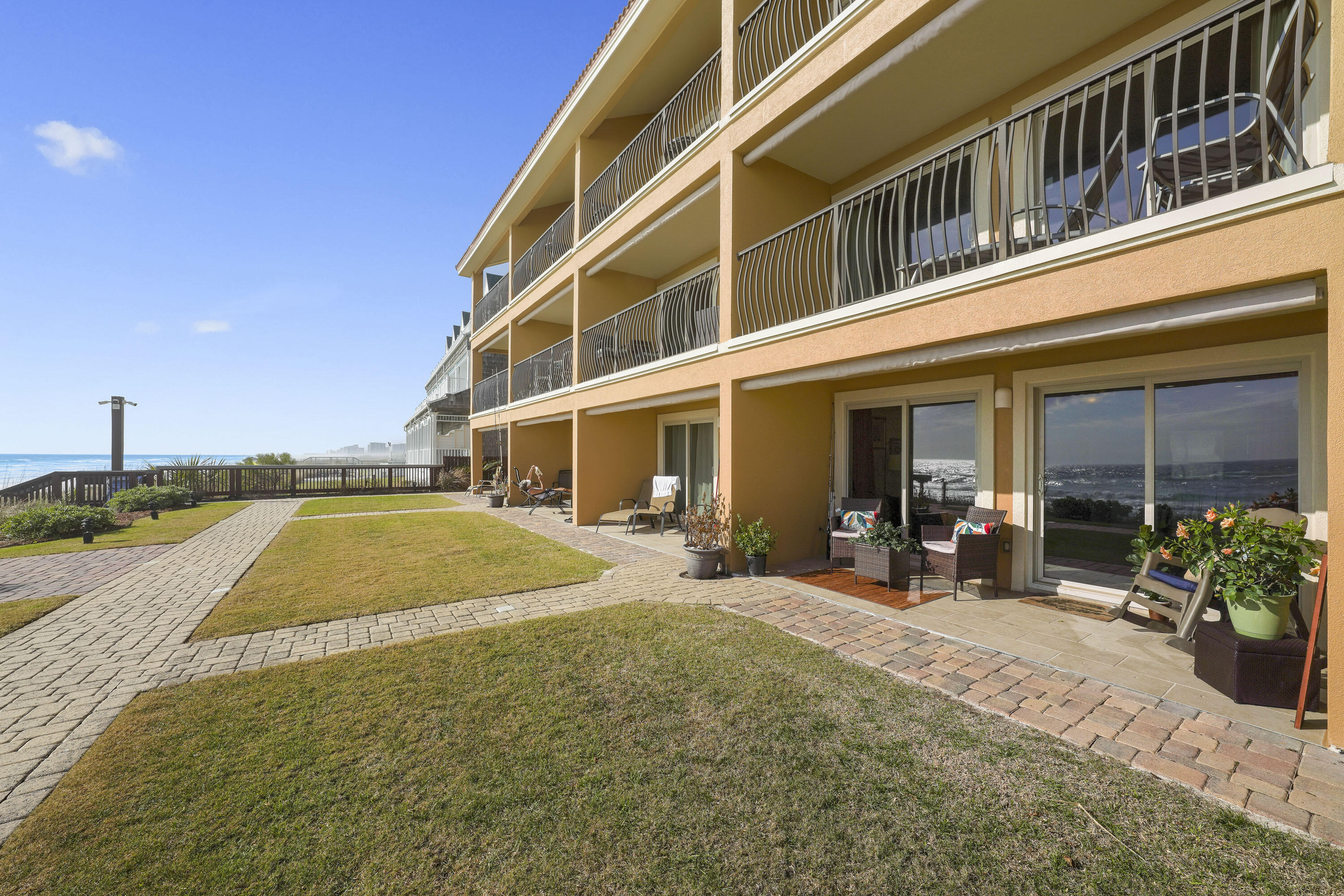 CORAL REEF CLUB - Residential