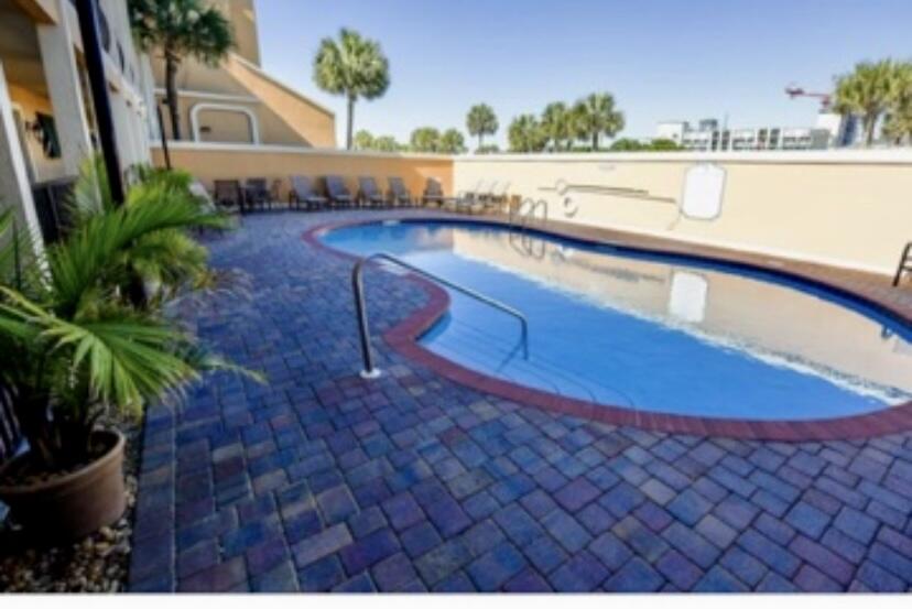 CORAL REEF CLUB - Residential