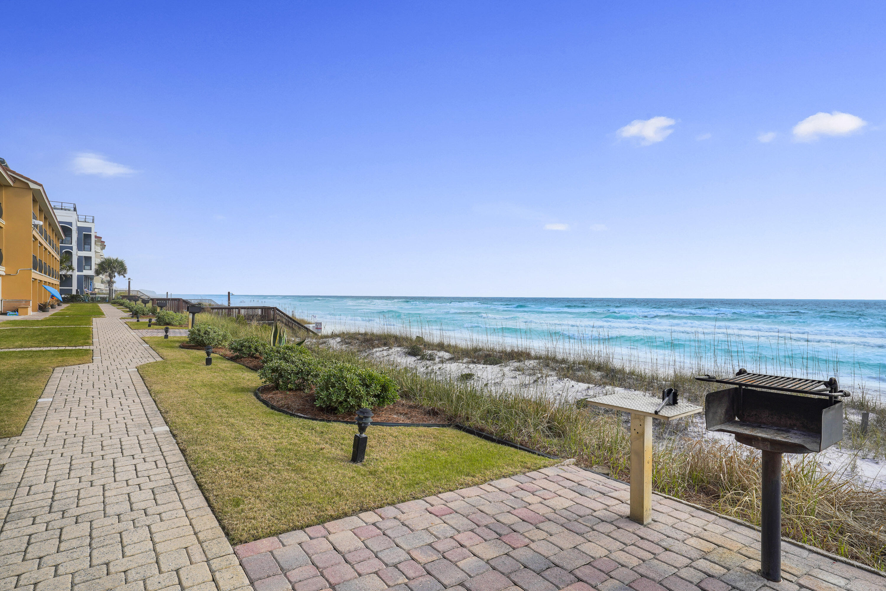 CORAL REEF CLUB - Residential