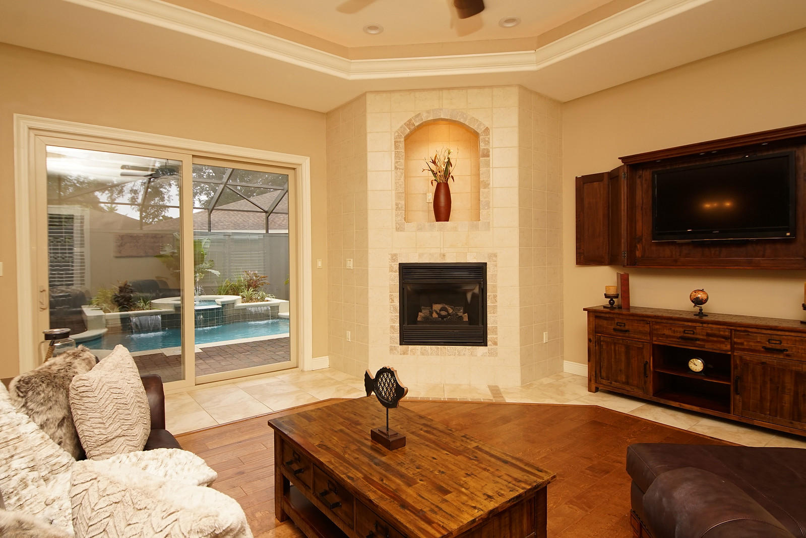 CHARDONNAY ESTATES - Residential