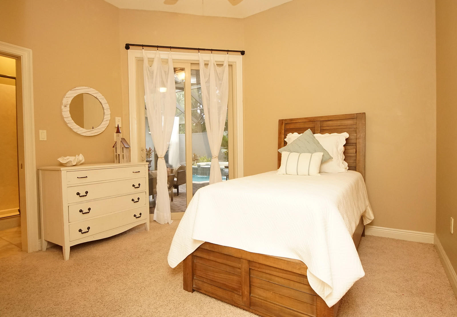 CHARDONNAY ESTATES - Residential