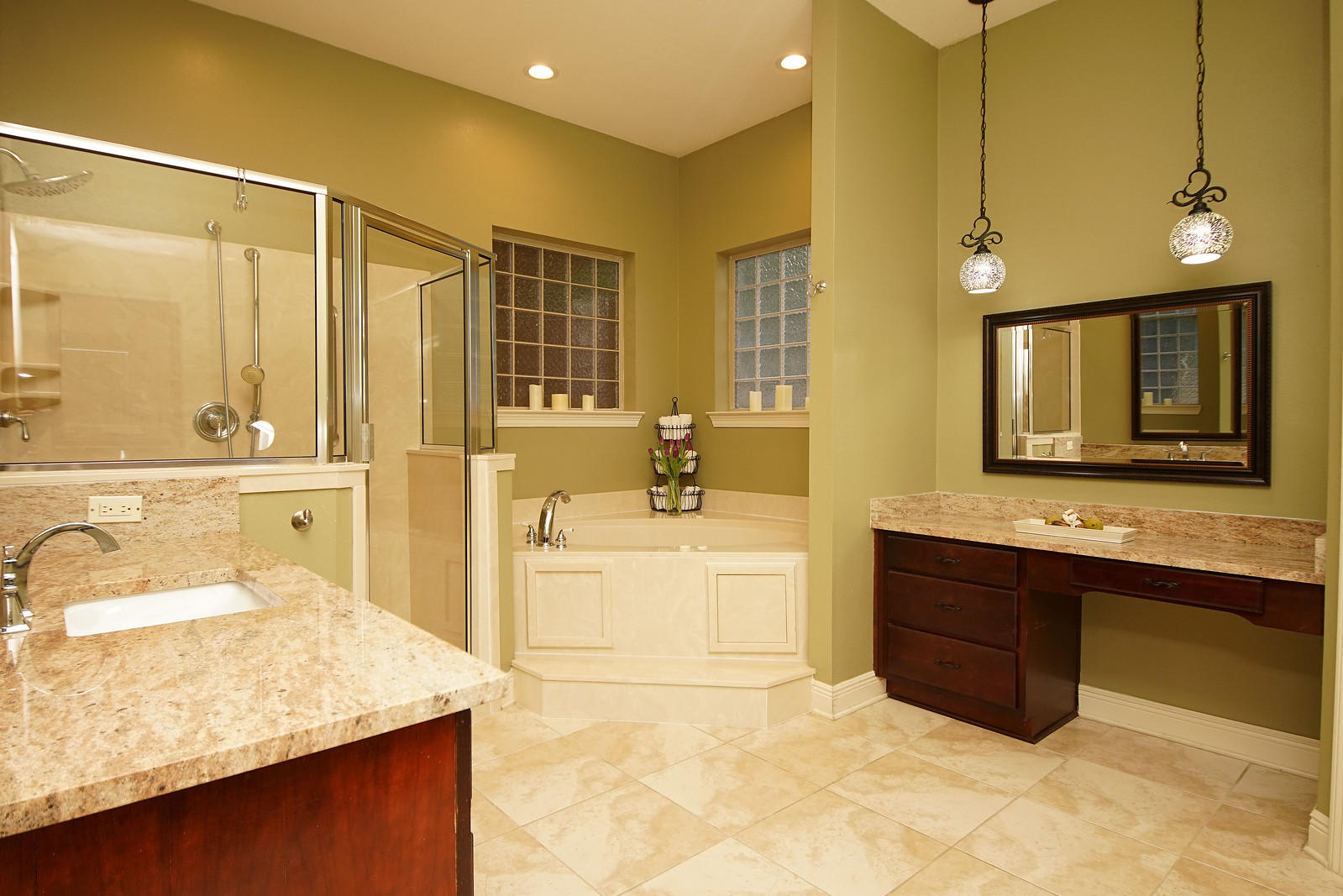 CHARDONNAY ESTATES - Residential