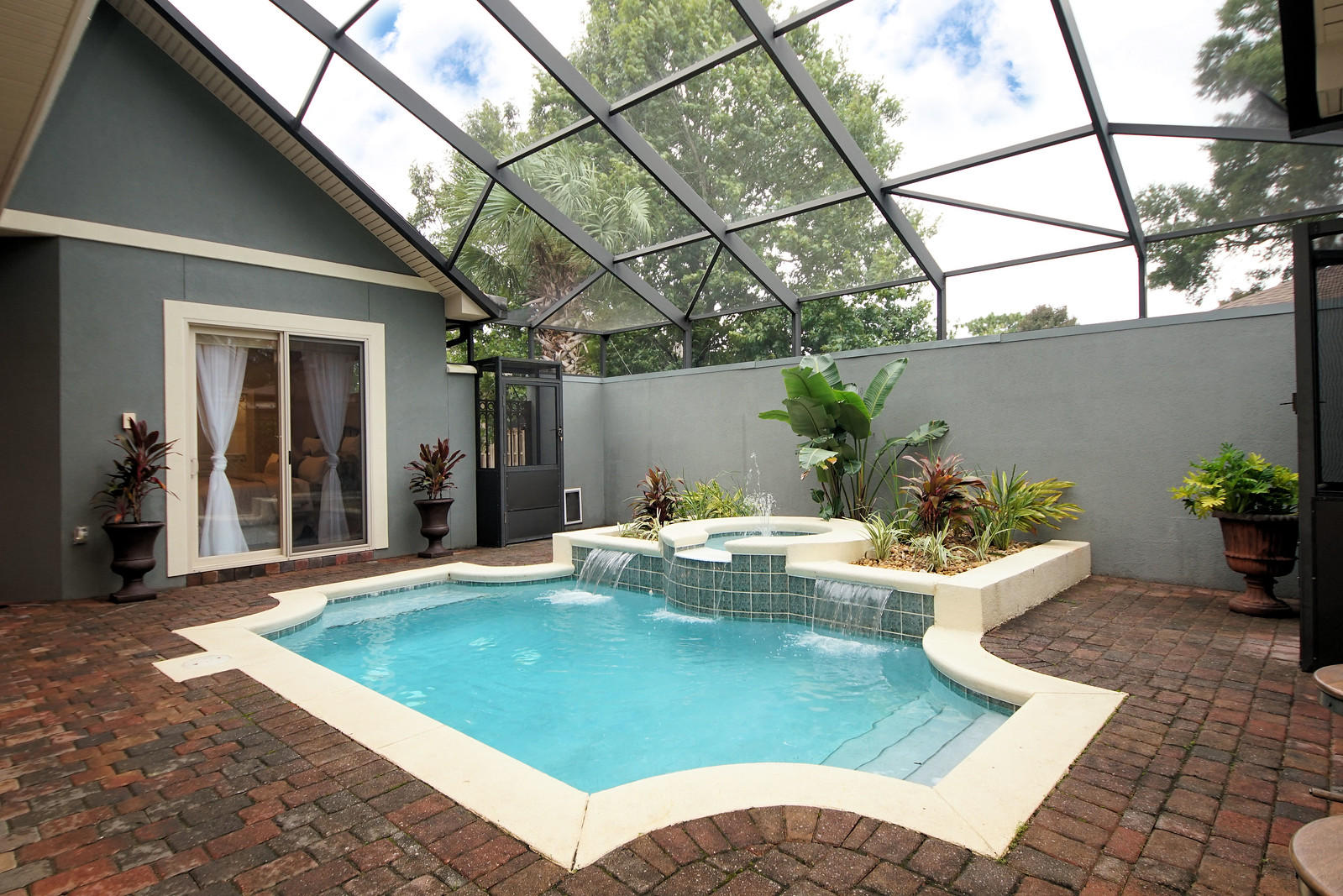 CHARDONNAY ESTATES - Residential