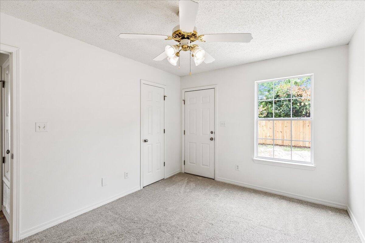 AUTUMN TRACE - Residential