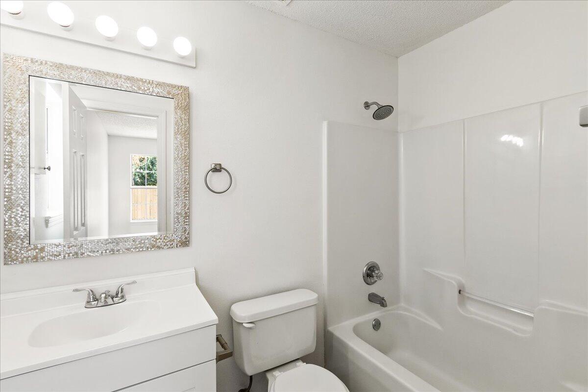 AUTUMN TRACE - Residential