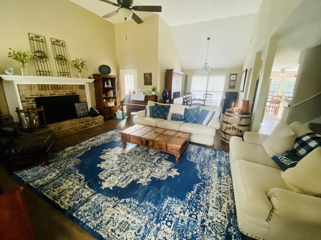 ROCKY BAYOU COUNTRY CLUB ESTATES 4 - Residential Lease