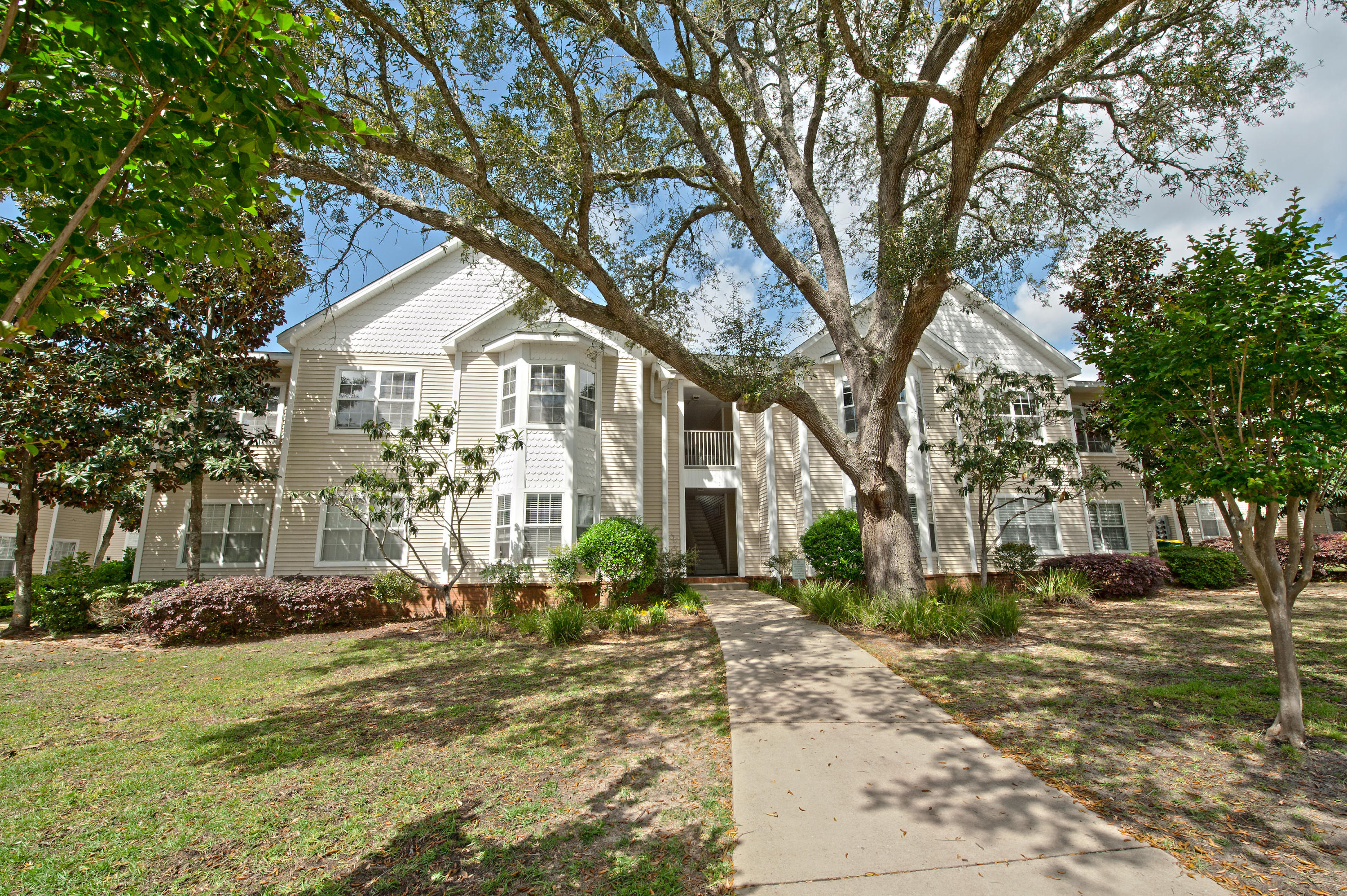 THE OAKS AT NICEVILLE - Residential