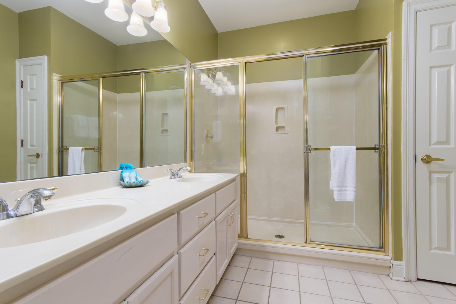 VANTAGE POINTE - Residential