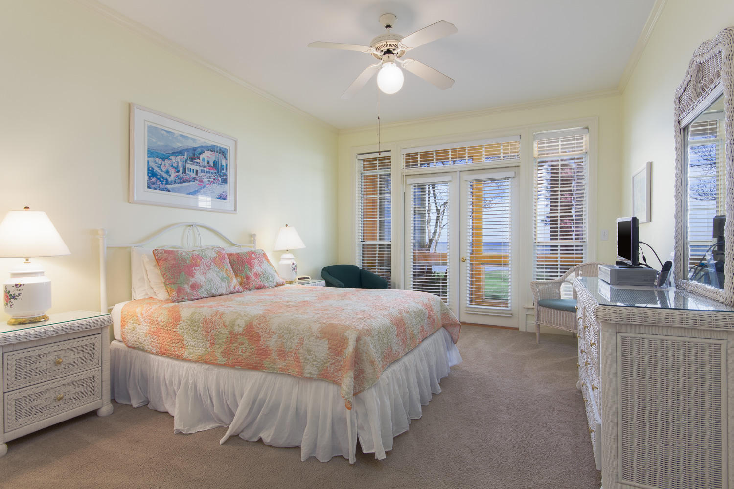 VANTAGE POINTE - Residential