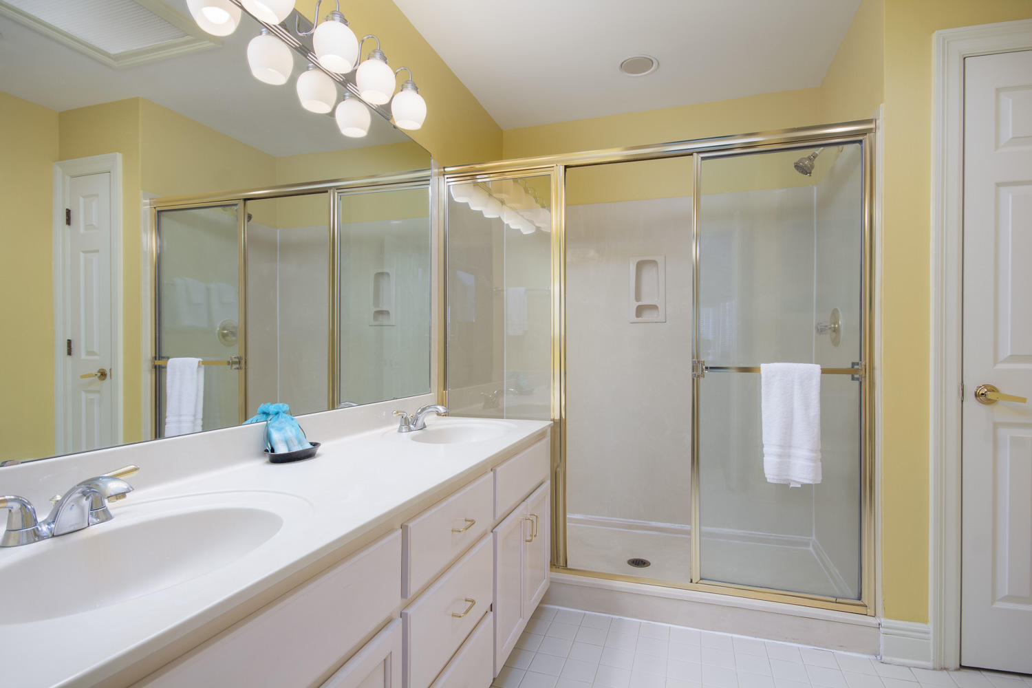 VANTAGE POINTE - Residential