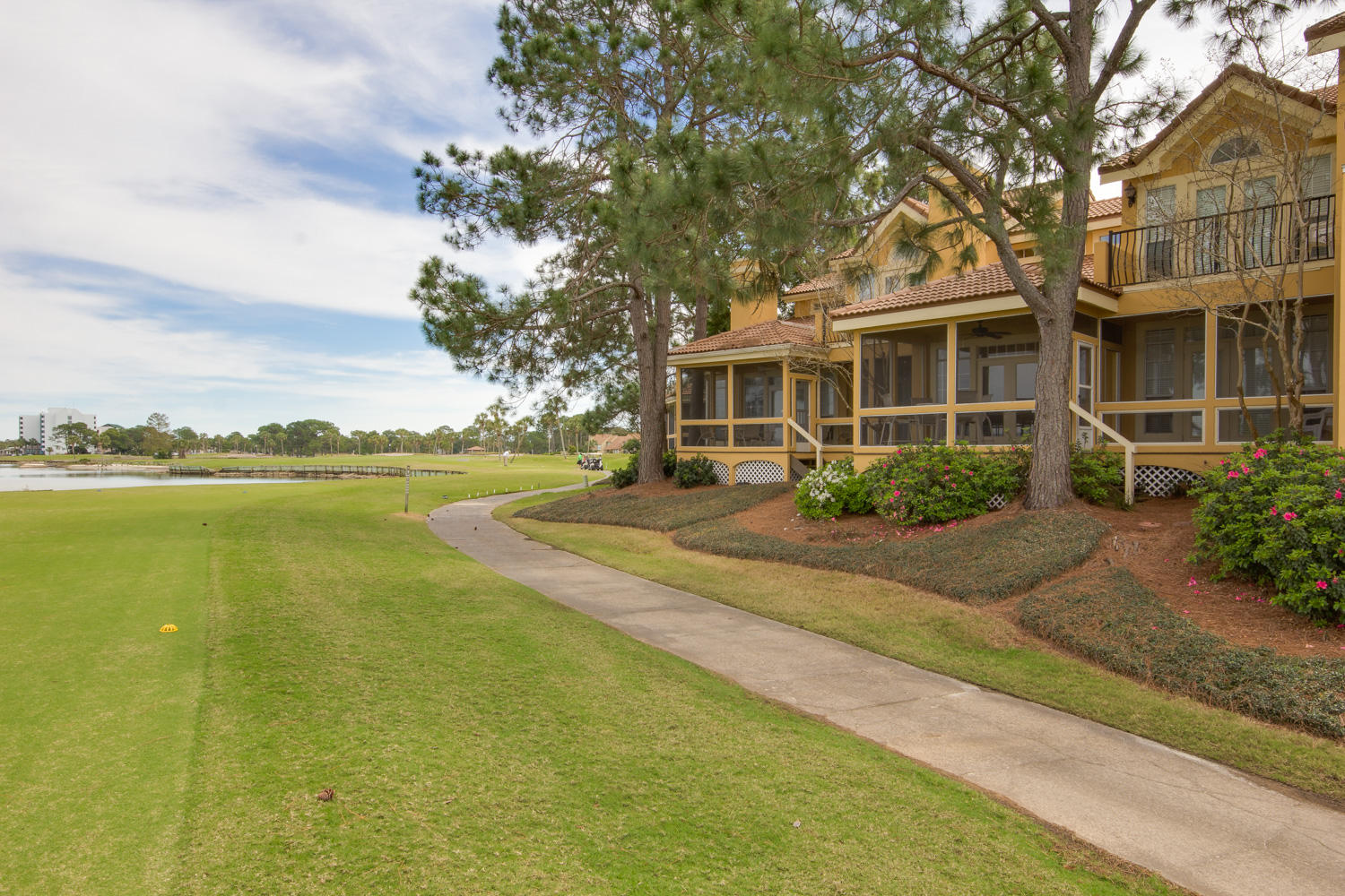 VANTAGE POINTE - Residential