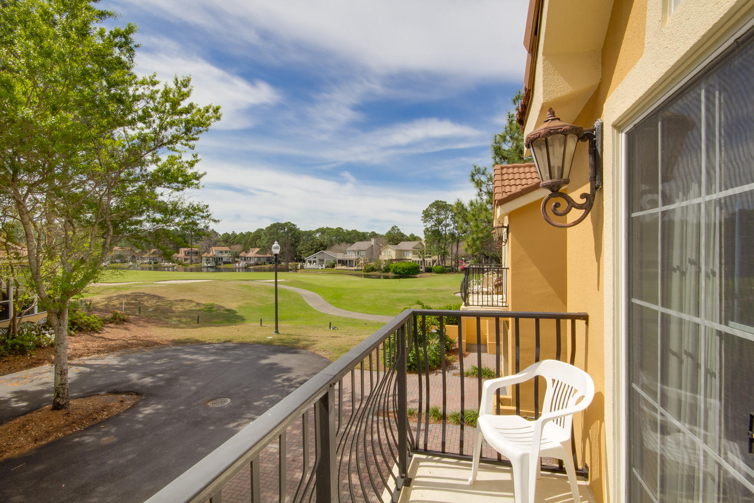 VANTAGE POINTE - Residential