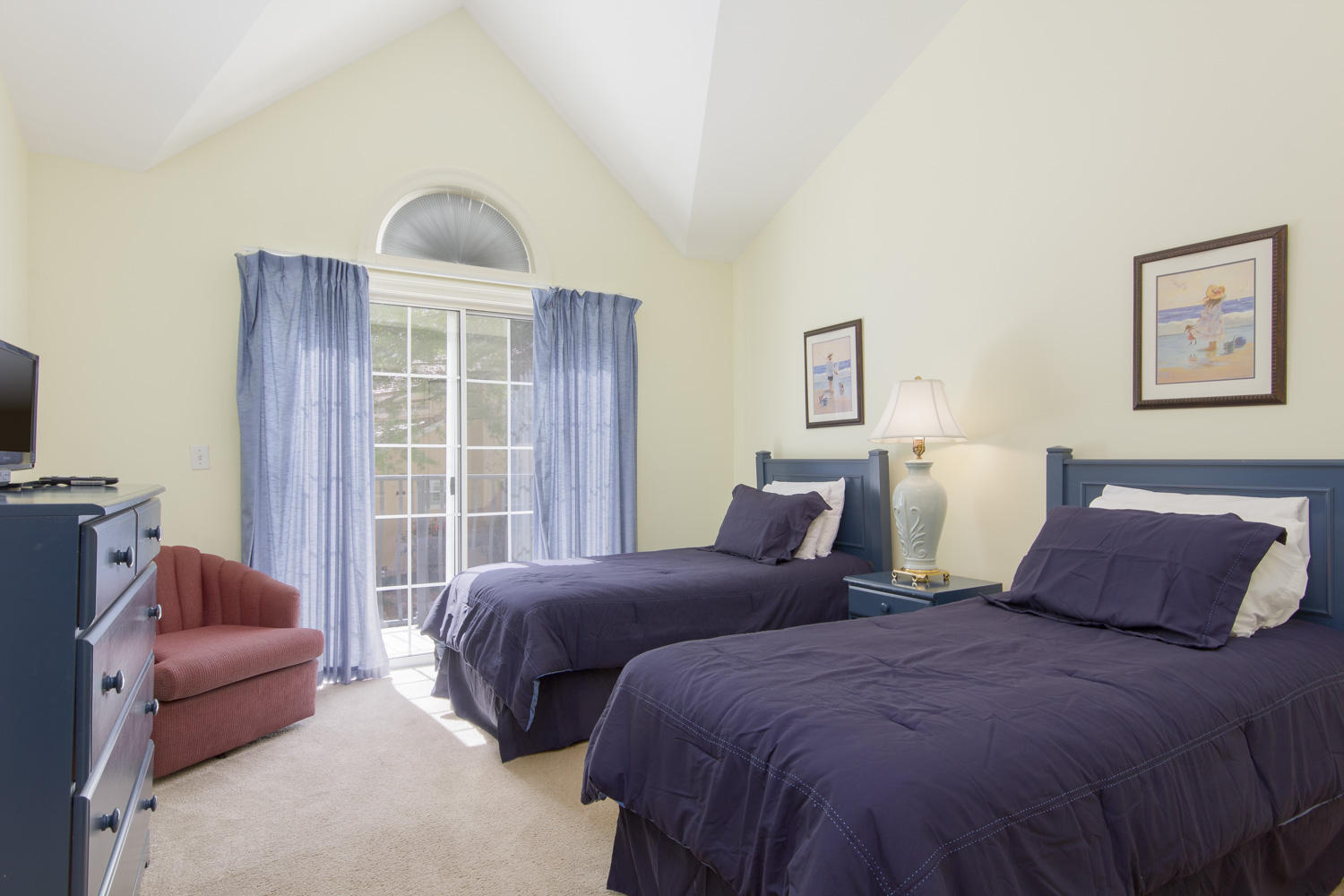 VANTAGE POINTE - Residential