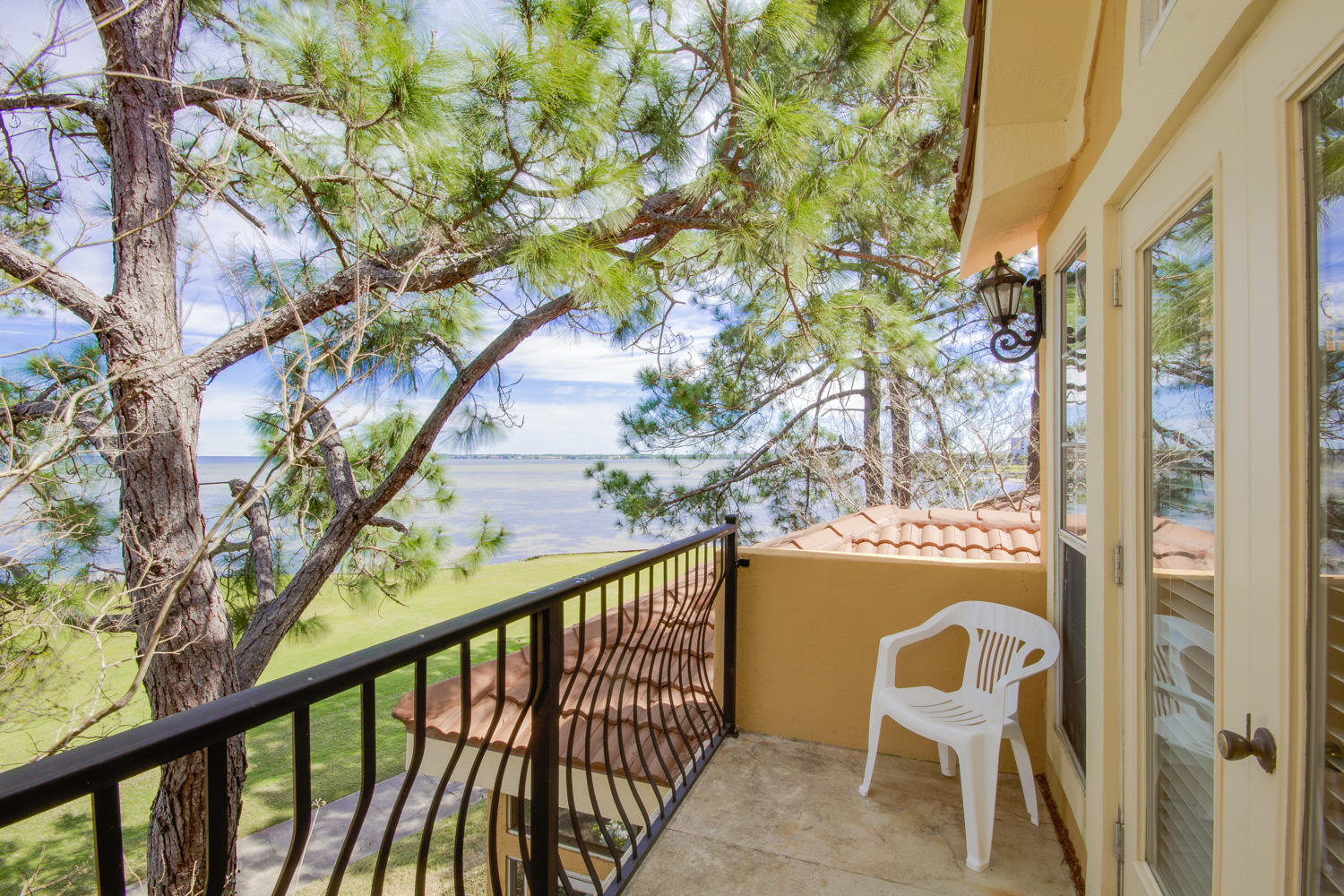 VANTAGE POINTE - Residential