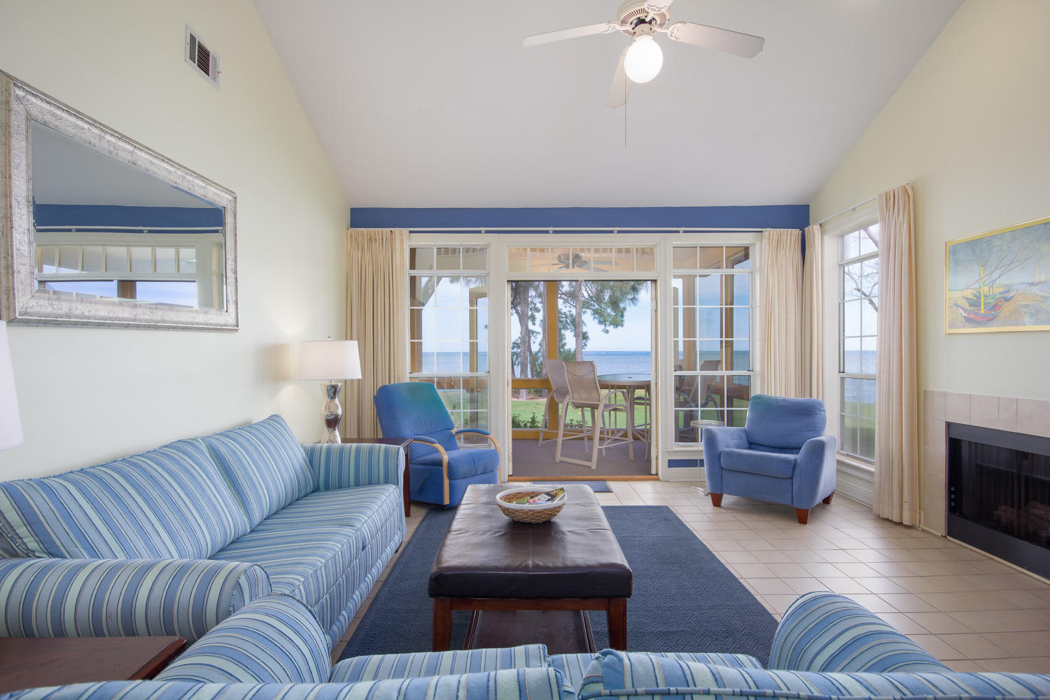 VANTAGE POINTE - Residential