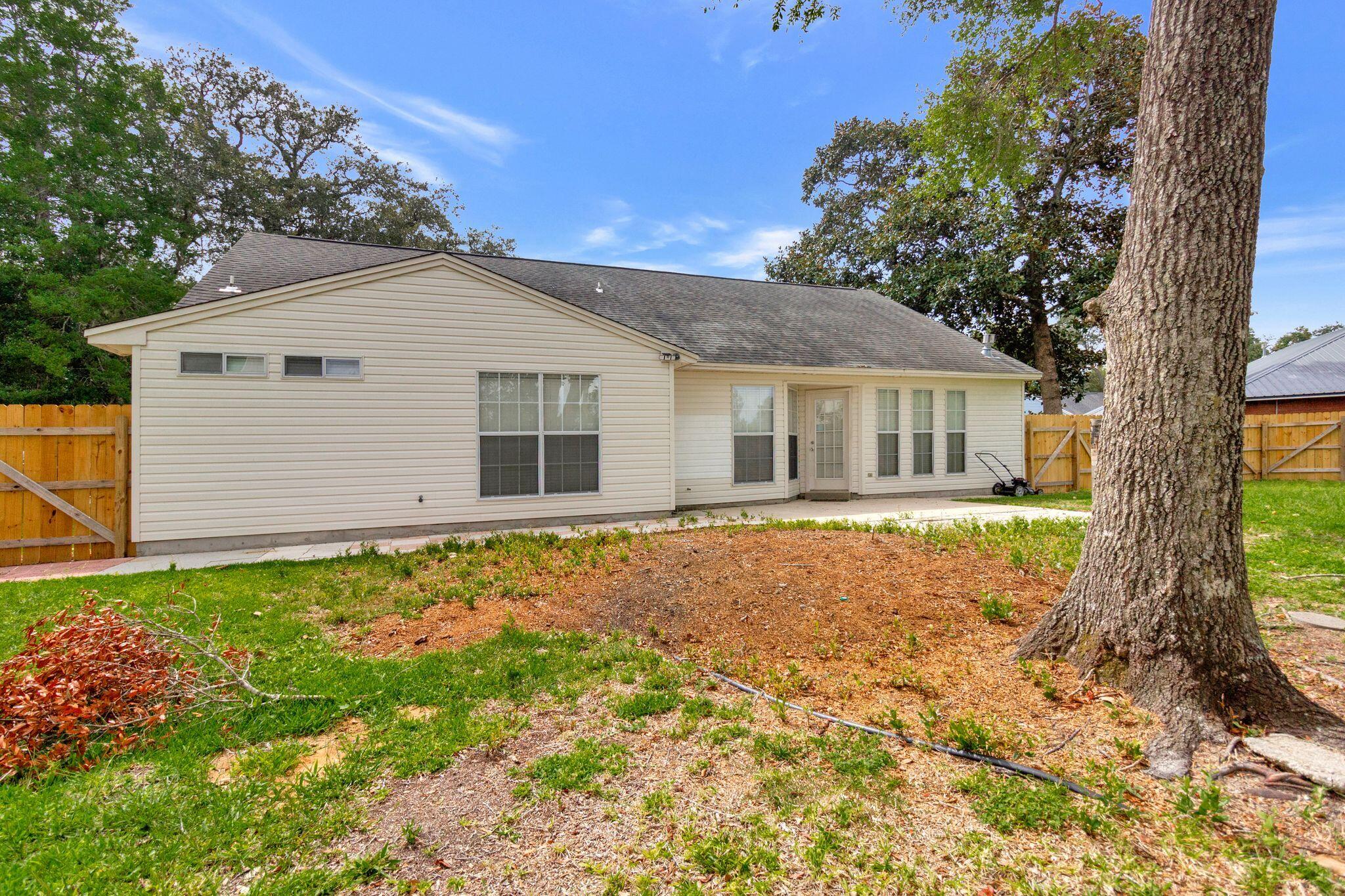 MOSSY OAKS - Residential Lease