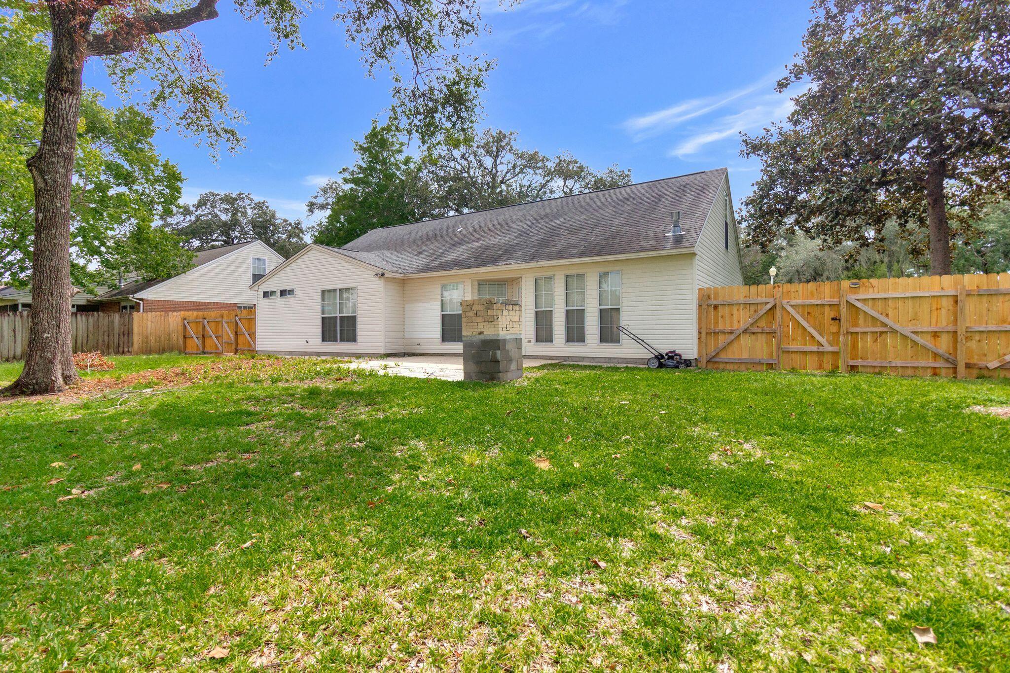 MOSSY OAKS - Residential Lease