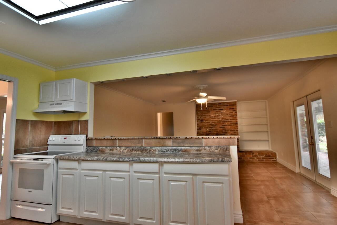 LAKE LORRAINE ESTATES - Residential Lease