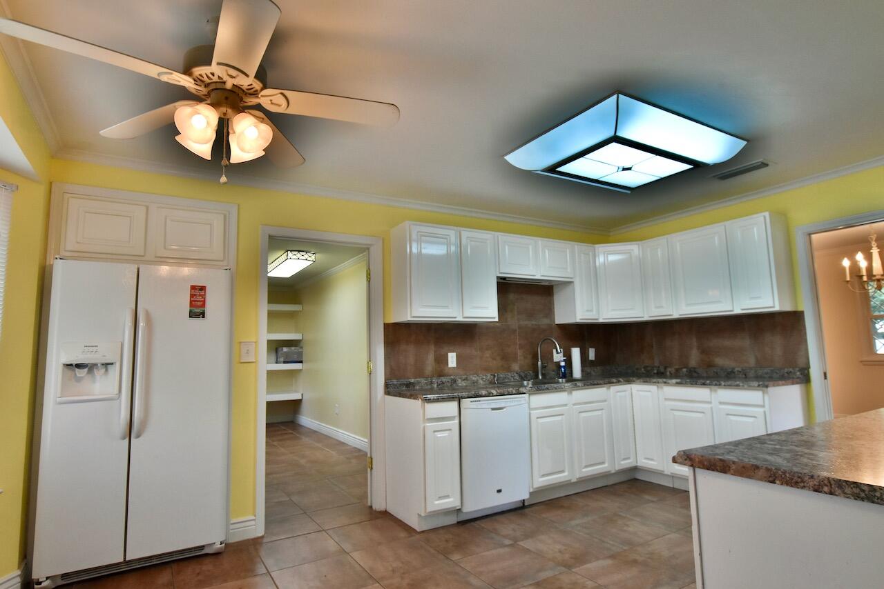 LAKE LORRAINE ESTATES - Residential Lease