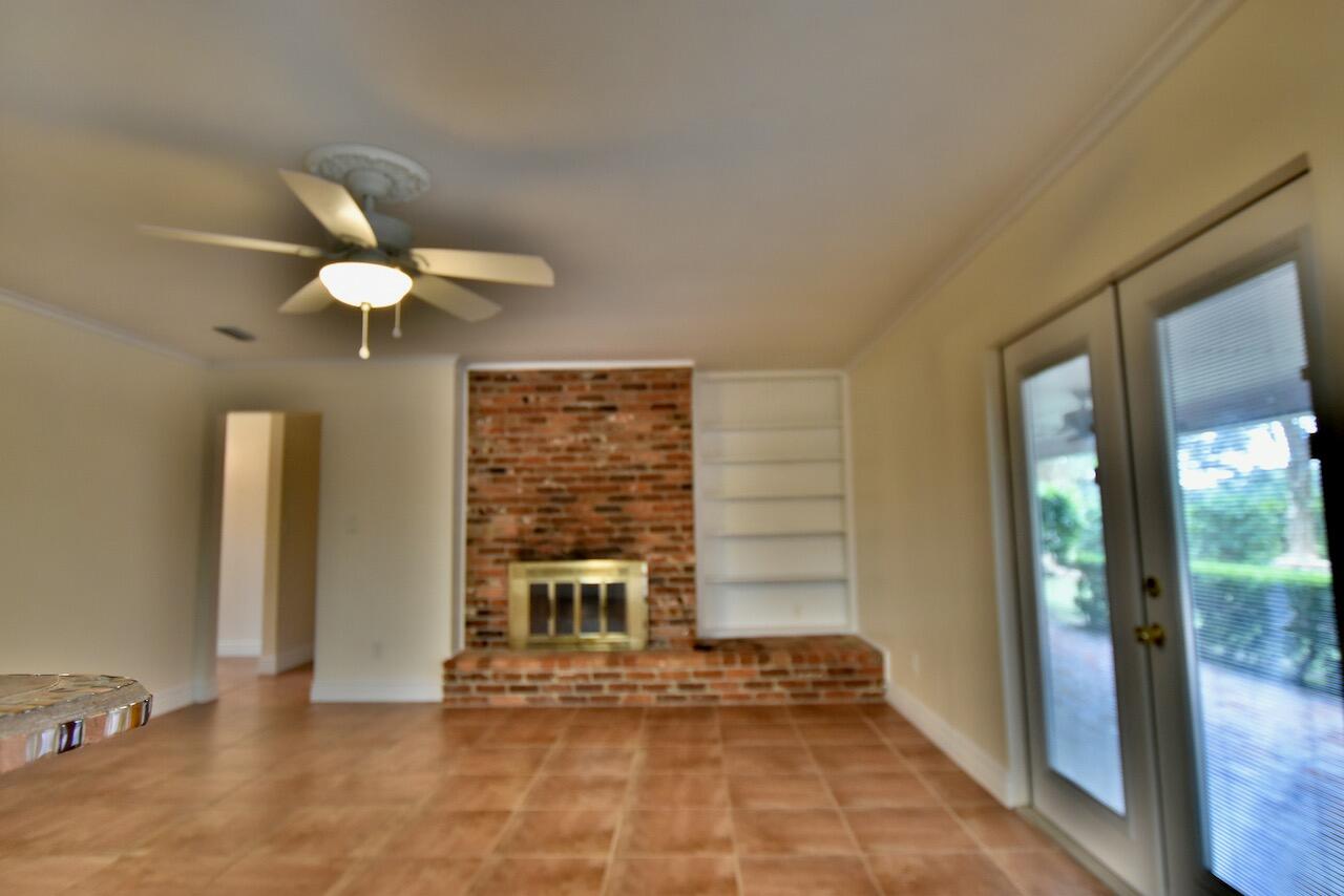 LAKE LORRAINE ESTATES - Residential Lease