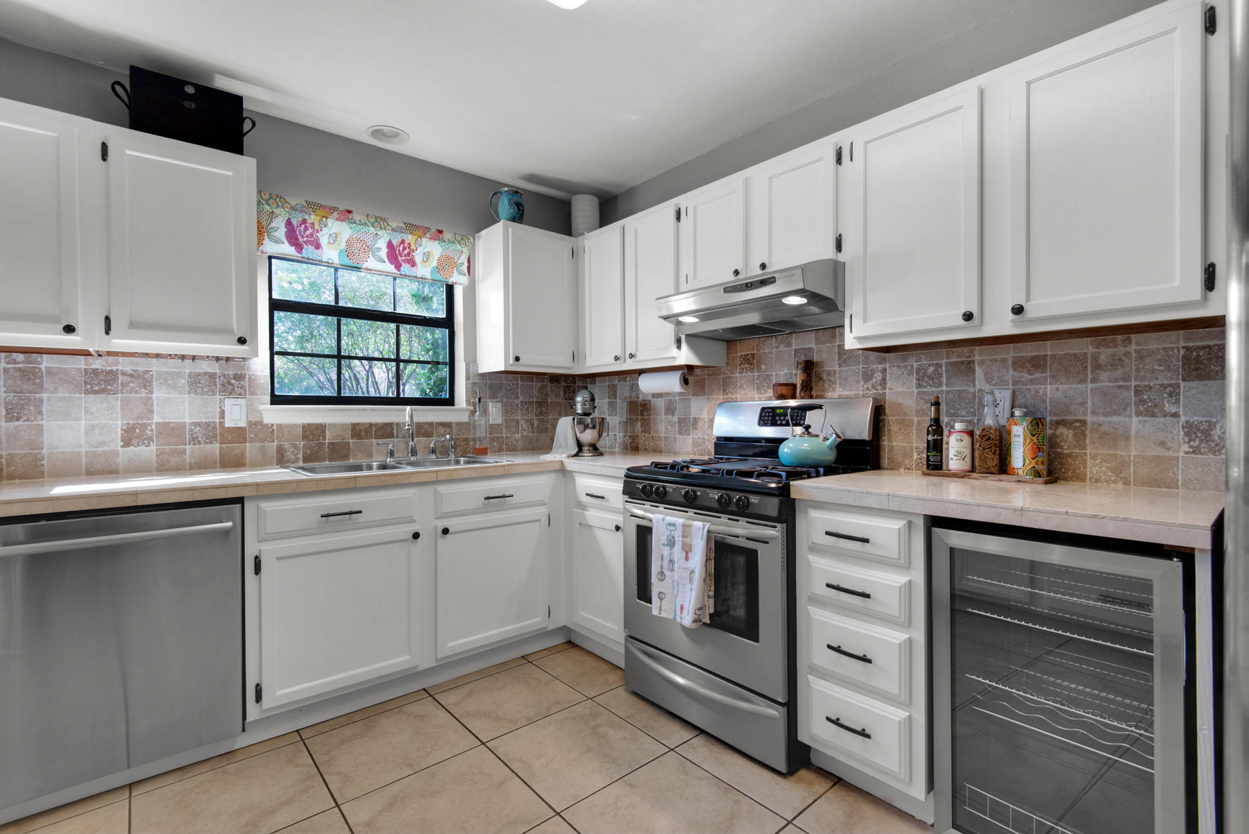 BAYVIEW MANOR - Residential