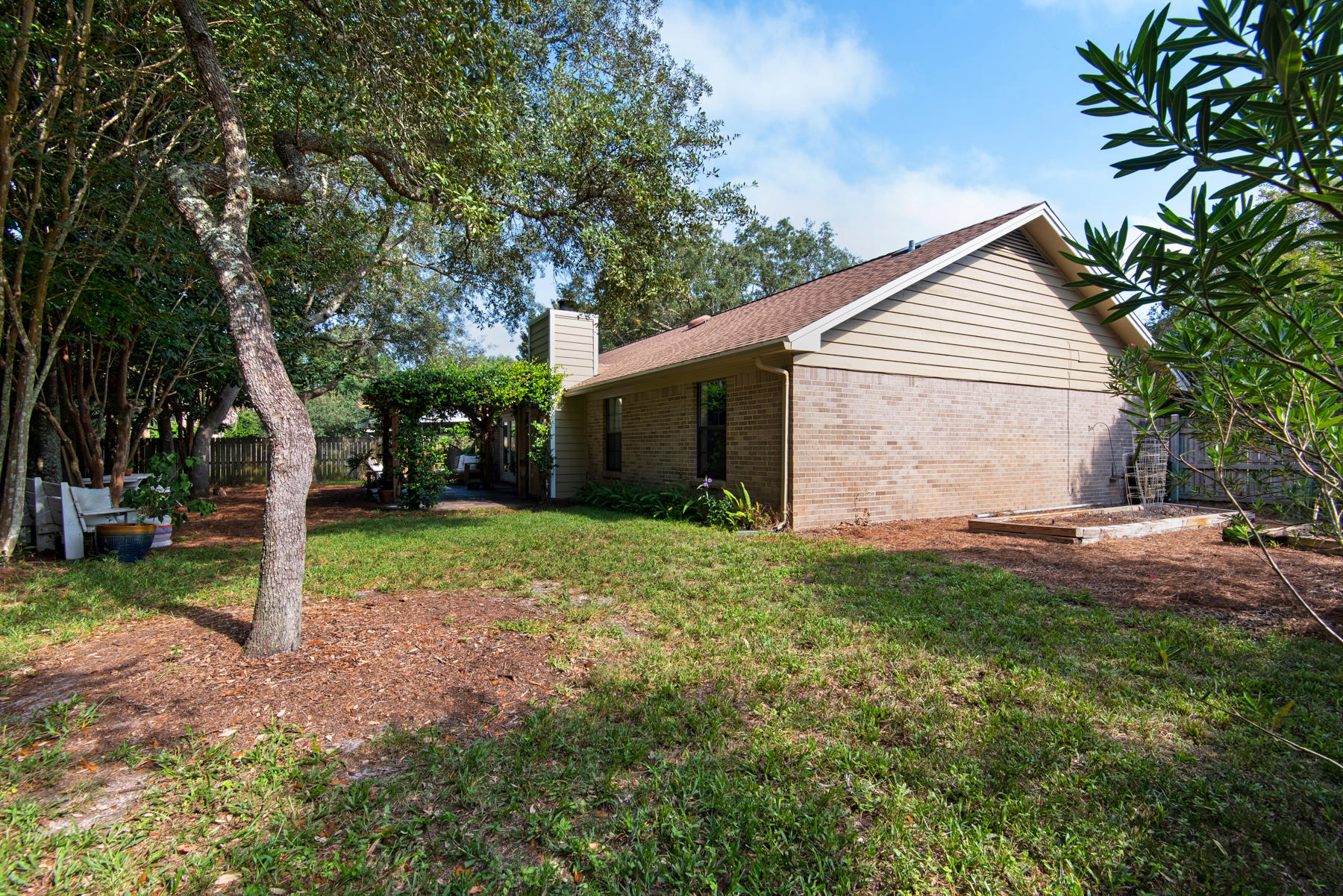 BAYVIEW MANOR - Residential