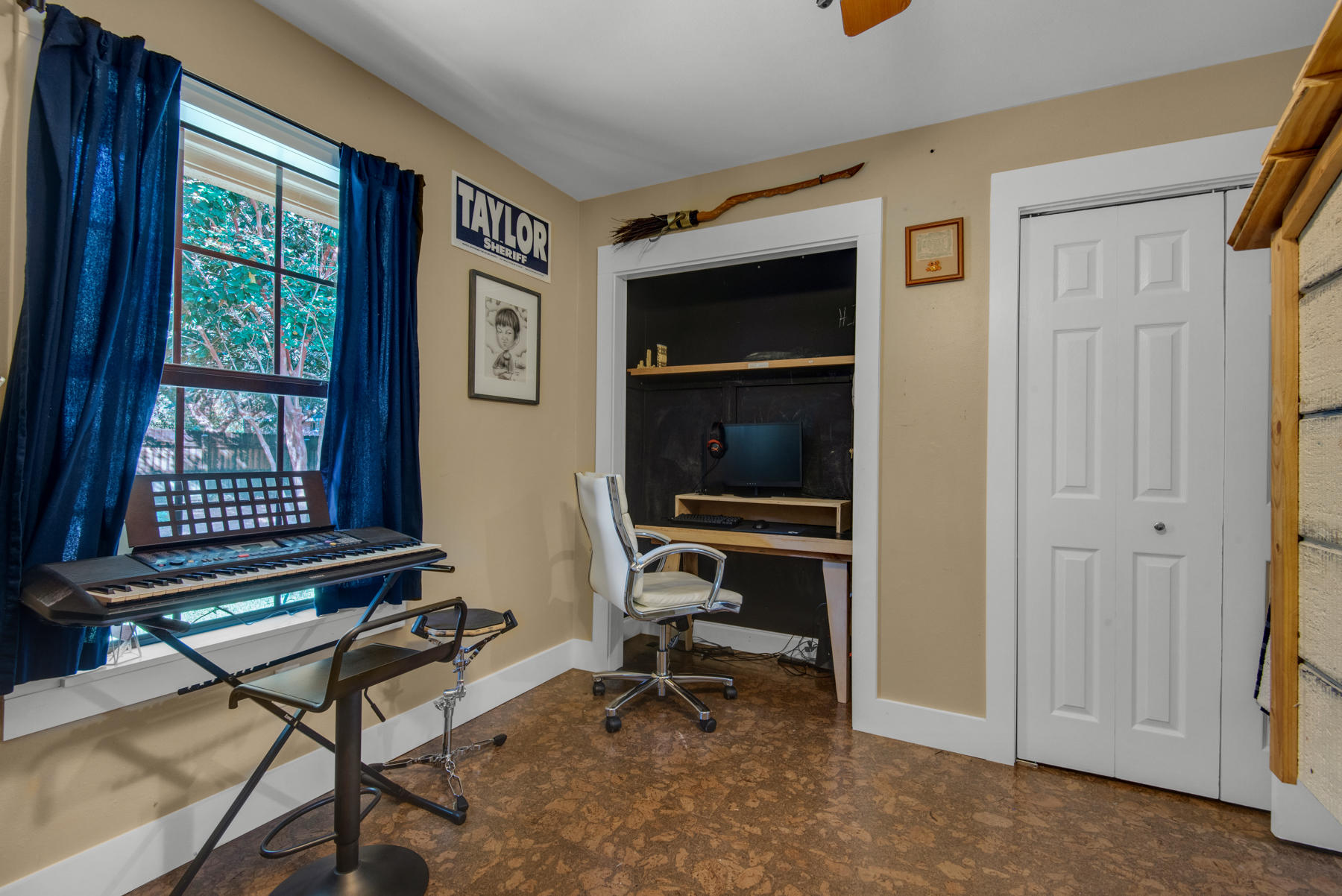 BAYVIEW MANOR - Residential