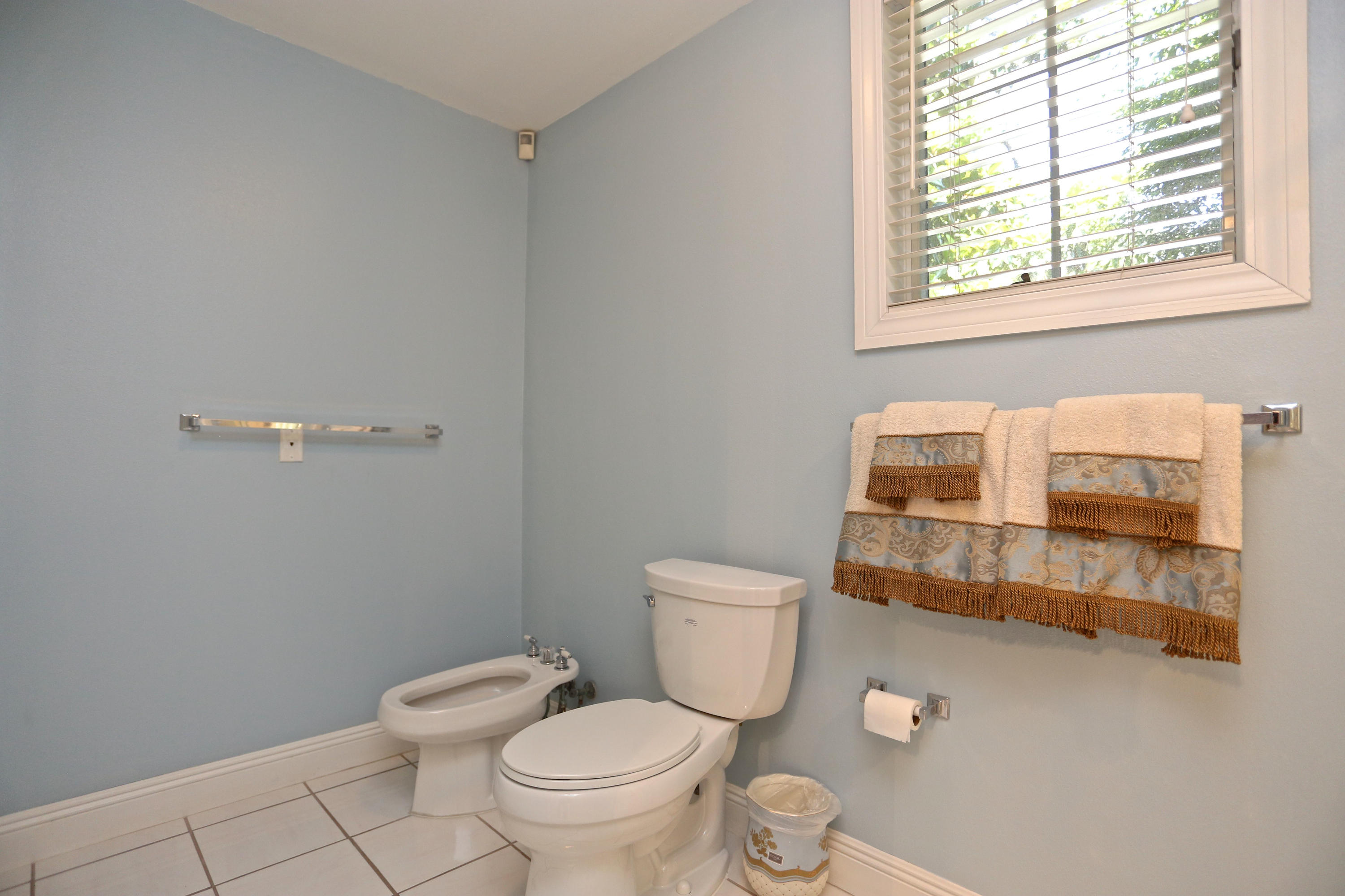 BAYTOWNE AVE EAST - Residential