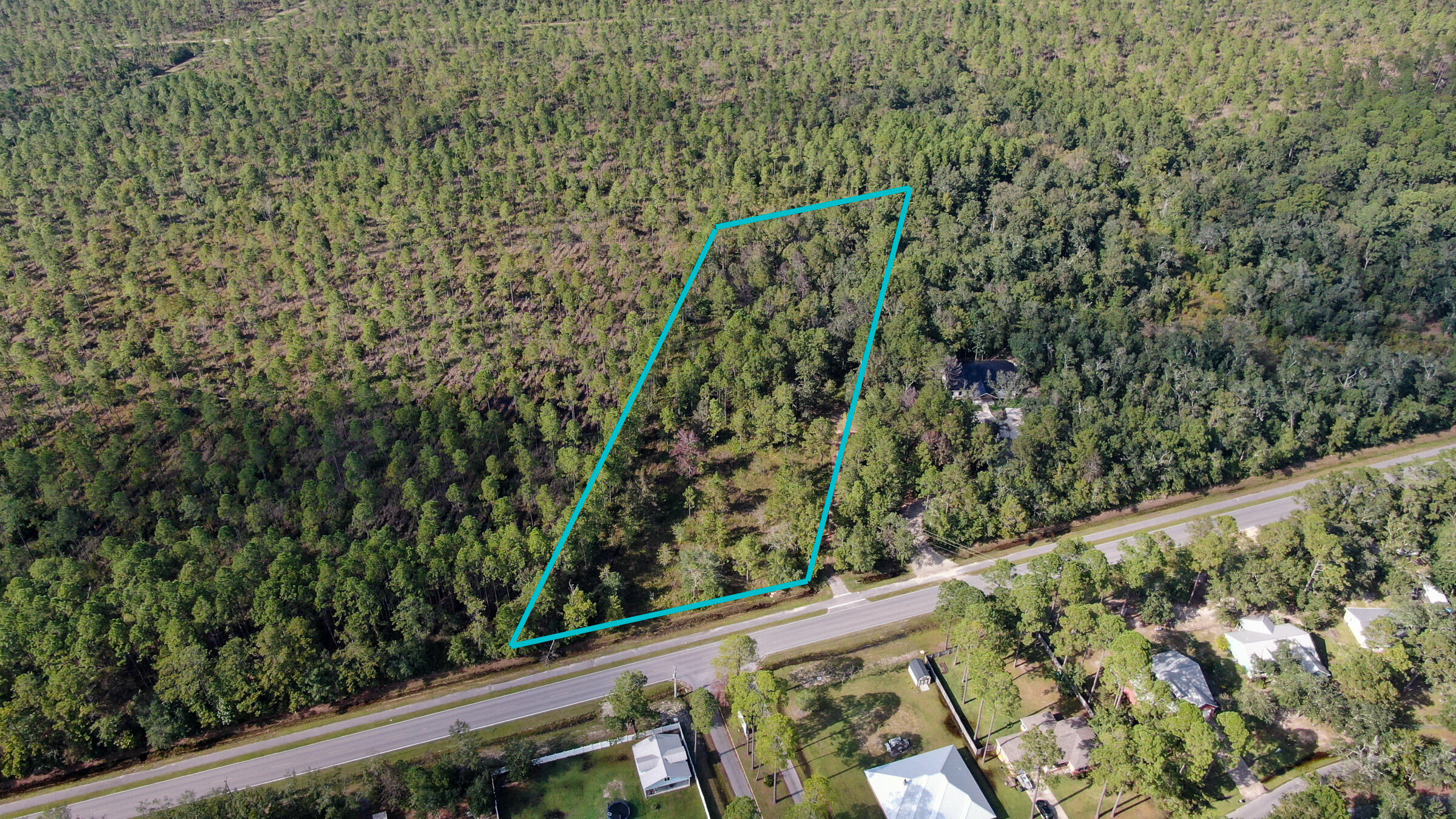 Beautiful wooded lot to build your dream home or develop and divide into multiple homesites in the heart of Freeport just minutes to anywhere you need to go.