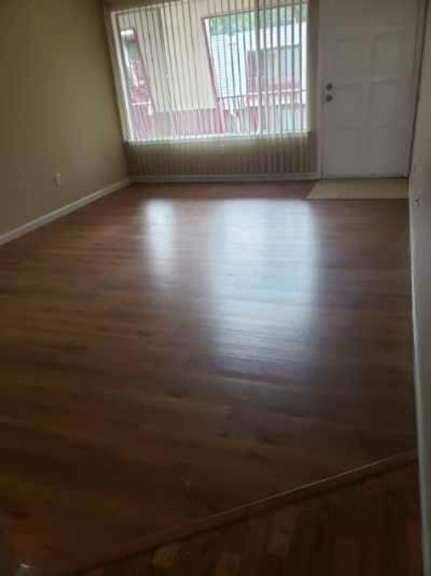 Located  right in the middle of Fort Walton Beach! The condo has a spacious living, two large bedrooms and one full bathroom. The complex offers a community laundry room, tennis courts and a pool.