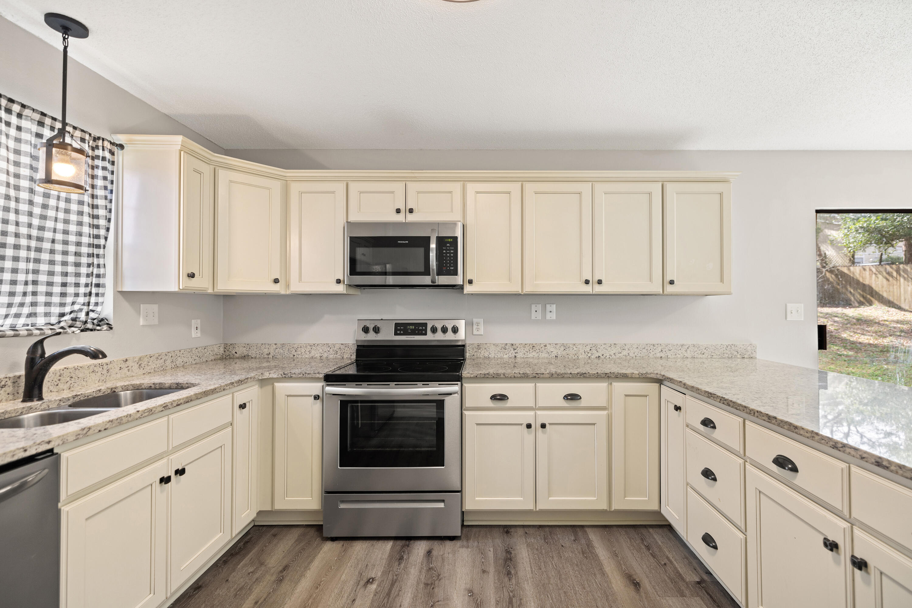 LANTERN RIDGE S/D PH 1 - Residential