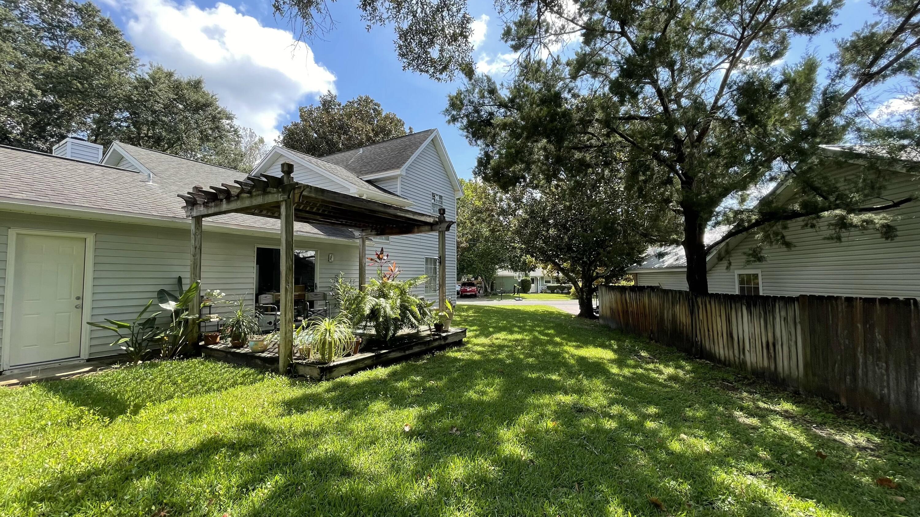 BAYVIEW MANOR 1ST ADDN - Residential