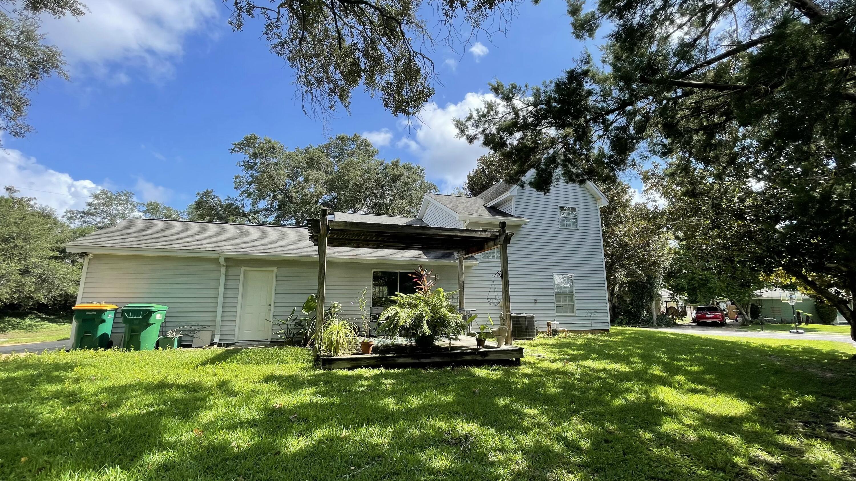 BAYVIEW MANOR 1ST ADDN - Residential