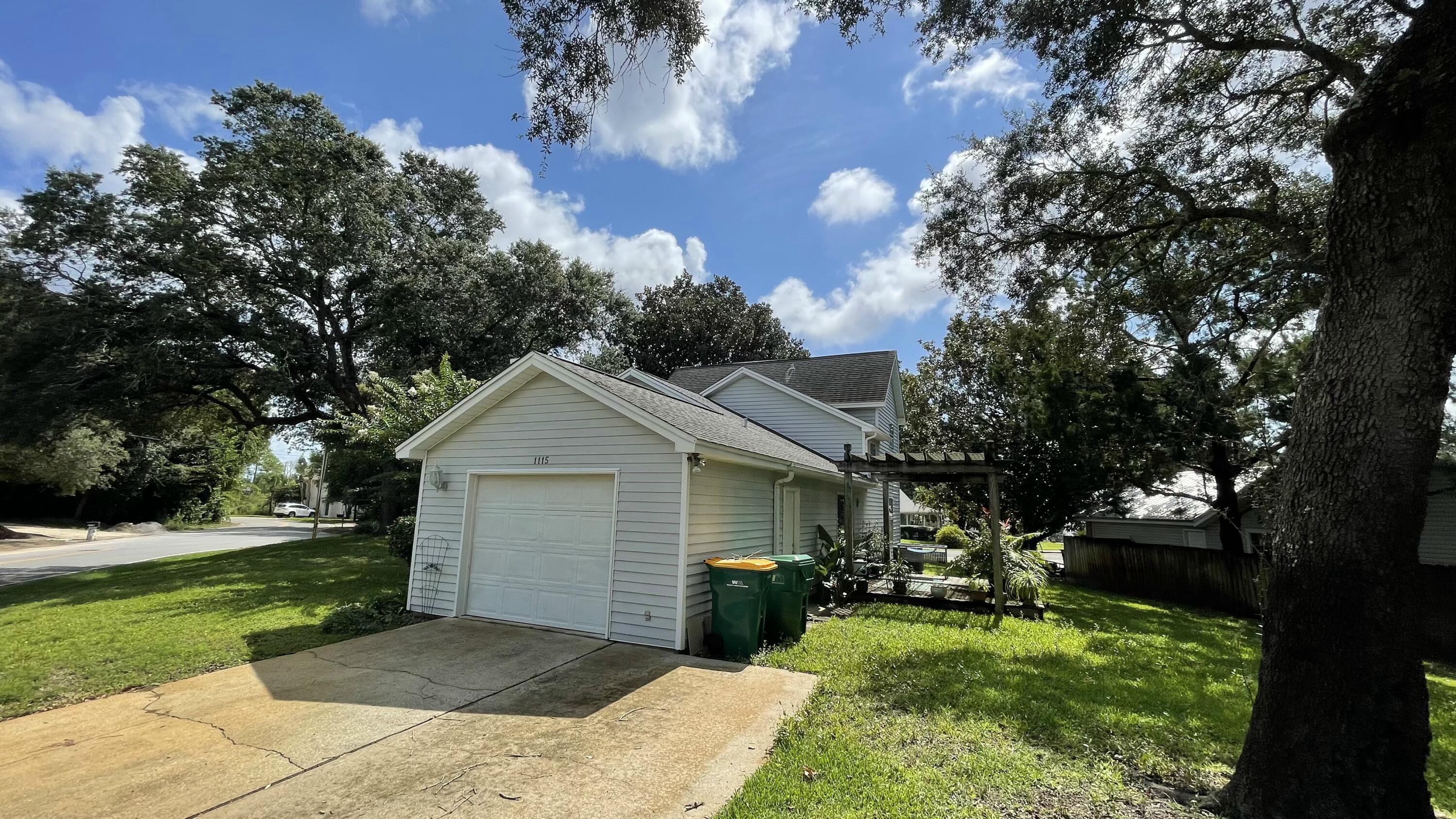 BAYVIEW MANOR 1ST ADDN - Residential