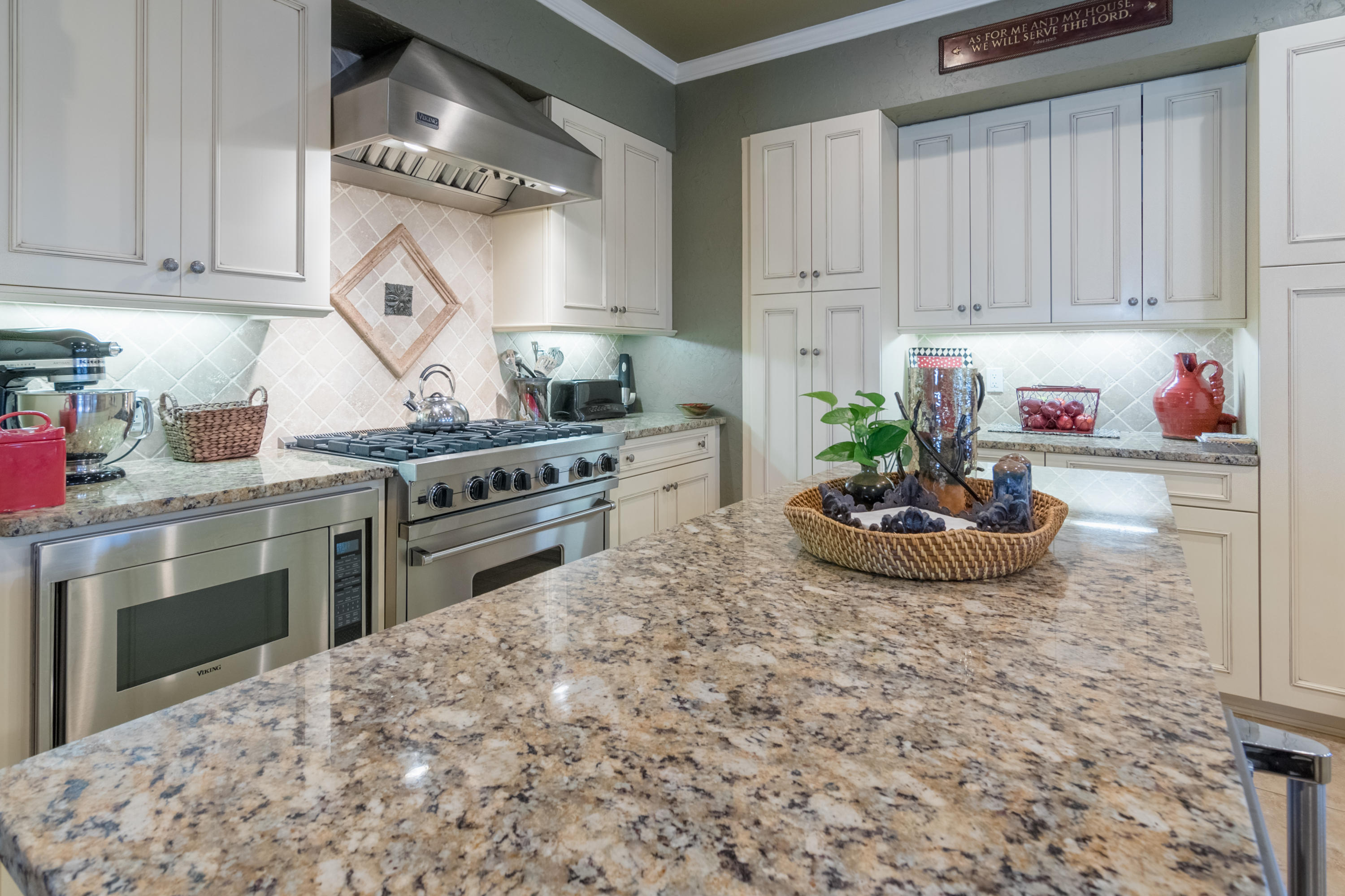 ONE WATER PLACE AT KELLY PLANTATION - Residential