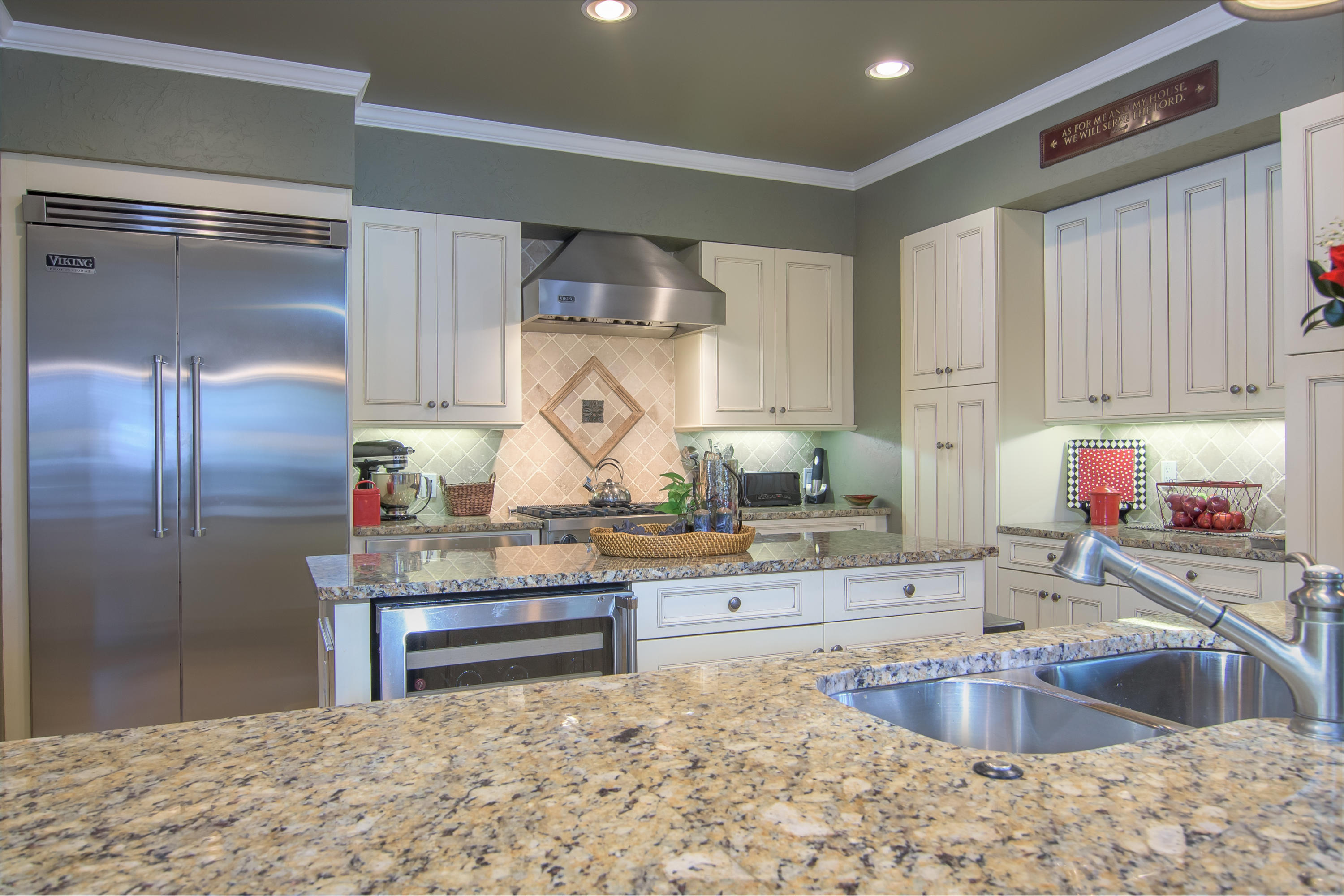 ONE WATER PLACE AT KELLY PLANTATION - Residential