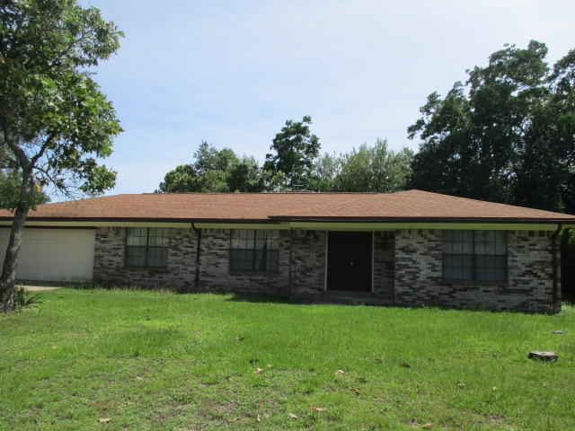 LARGE 4 BEDROOM LOCATED IN LAKE LORRAINE SUBDIVISION. UPDATED KITCHEN AND APPLIANCES. THERE IS A STAINLESS REFRIGERATOR AND STOVE AND DW. TRAVERTINE TILE IN THE KITCHEN DEN AND HALLWAYS. INTERIOR PAINTED 1 YEAR AGO. LARGE LIVING ROOM AND LARGE SEPERATE FAMILY ROOM WITH FIREPLACE. GOOD SIZED FENCED YARD WITH SPRINKLER SYSTEM AND LAWNPUMP. NEW CARPET IN ALL THE BEDROOMS AND THE LIVING ROOM. ALL NEW 6 PANEL INTERIOR DOORS. BOTH BATHROOMS HAVE NEW VANITIES, COUNTERTOPS AND MIRRORS INSTALLED 1 YR AGO. THIS HOUSE WONT LAST LONG. CALL TODAY TO MAKE AN APPOINTMENT TO VIEW THE PROPERTY. PLEASE CALL OUR OFFICE NUMBER LISTED AND NOT THE CELL NUMBER OF THE AGENT