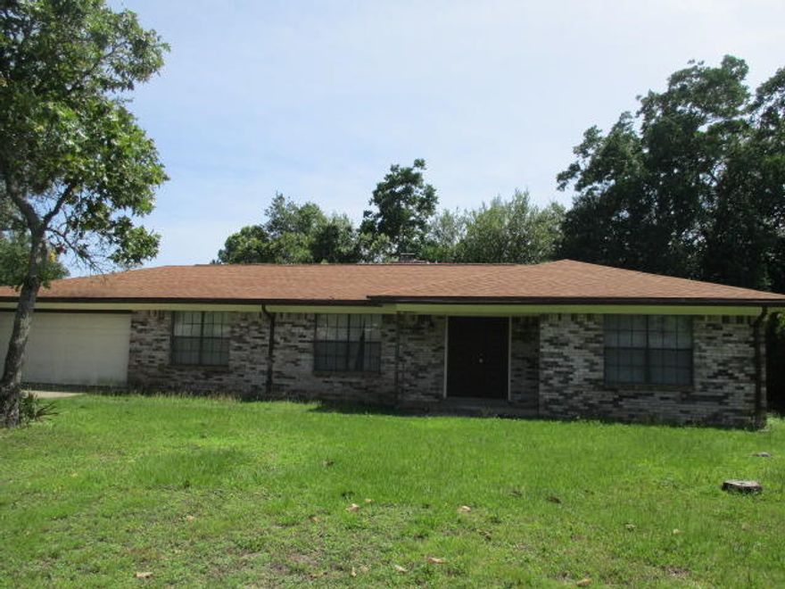 LARGE 4 BEDROOM LOCATED IN LAKE LORRAINE SUBDIVISION. UPDATED KITCHEN AND APPLIANCES. THERE IS A STAINLESS REFRIGERATOR AND STOVE AND DW. TRAVERTINE TILE IN THE KITCHEN DEN AND HALLWAYS. INTERIOR PAINTED 1 YEAR AGO. LARGE LIVING ROOM AND LARGE SEPERATE FAMILY ROOM WITH FIREPLACE. GOOD SIZED FENCED YARD WITH SPRINKLER SYSTEM AND LAWNPUMP. NEW CARPET IN ALL THE BEDROOMS AND THE LIVING ROOM. ALL NEW 6 PANEL INTERIOR DOORS. BOTH BATHROOMS HAVE NEW VANITIES, COUNTERTOPS AND MIRRORS INSTALLED 1 YR AGO. THIS HOUSE WONT LAST LONG. CALL TODAY TO MAKE AN APPOINTMENT TO VIEW THE PROPERTY. PLEASE CALL OUR OFFICE NUMBER LISTED AND NOT THE CELL NUMBER OF THE AGENT