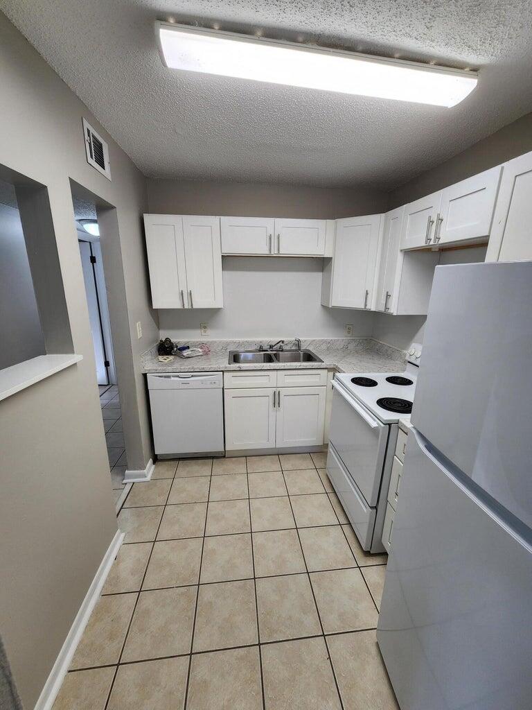 NO RECORDED SUBDIVISION - Residential Lease