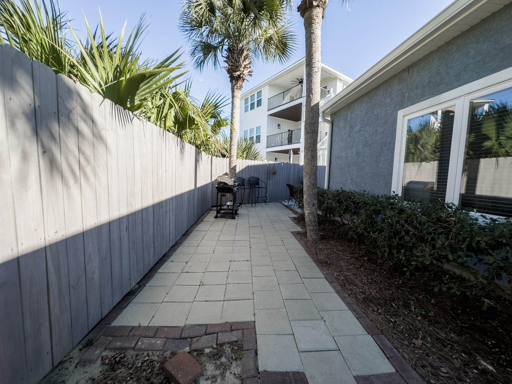 BAHAMA BEACH - Residential