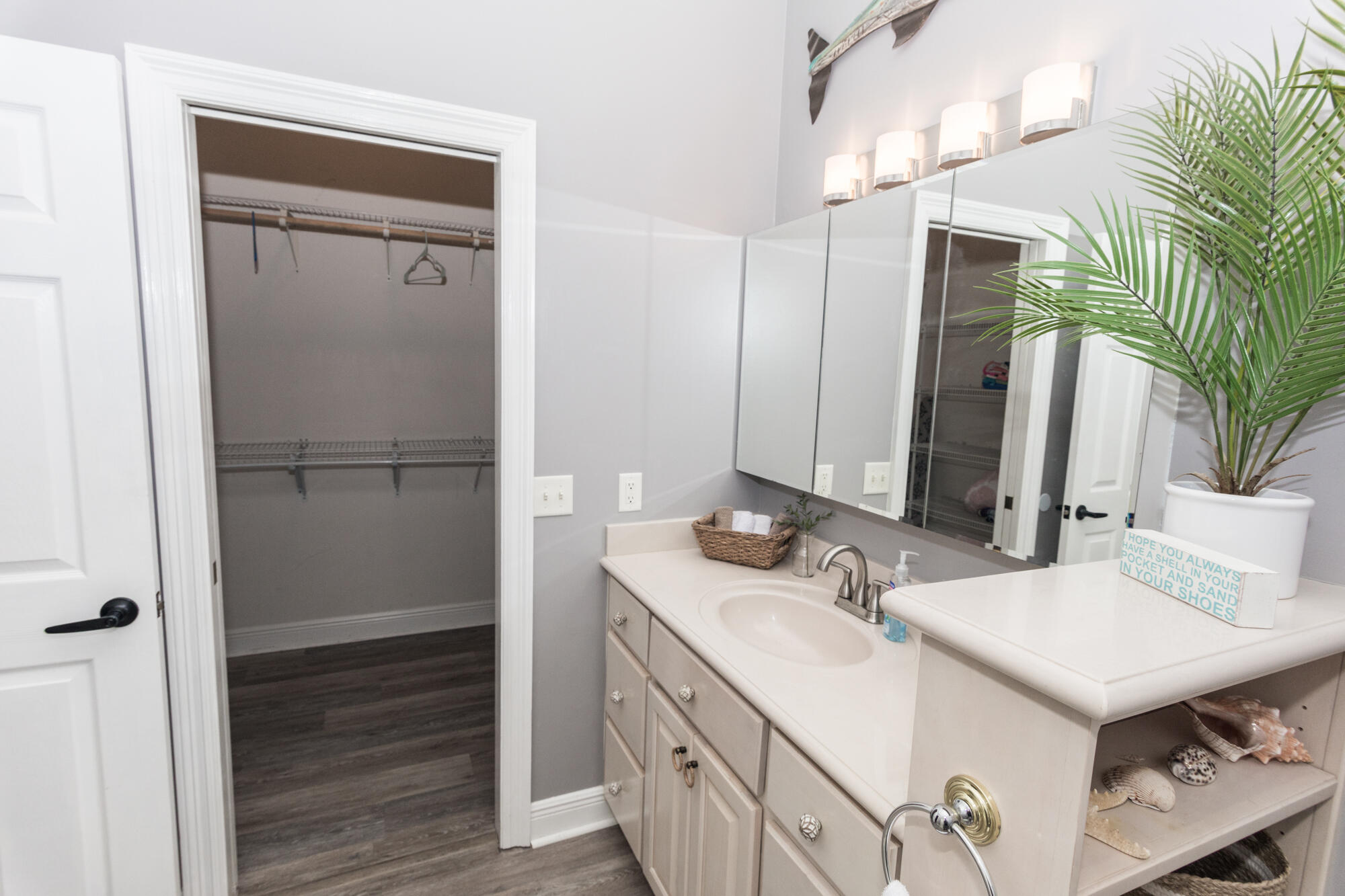 BAHAMA BEACH - Residential