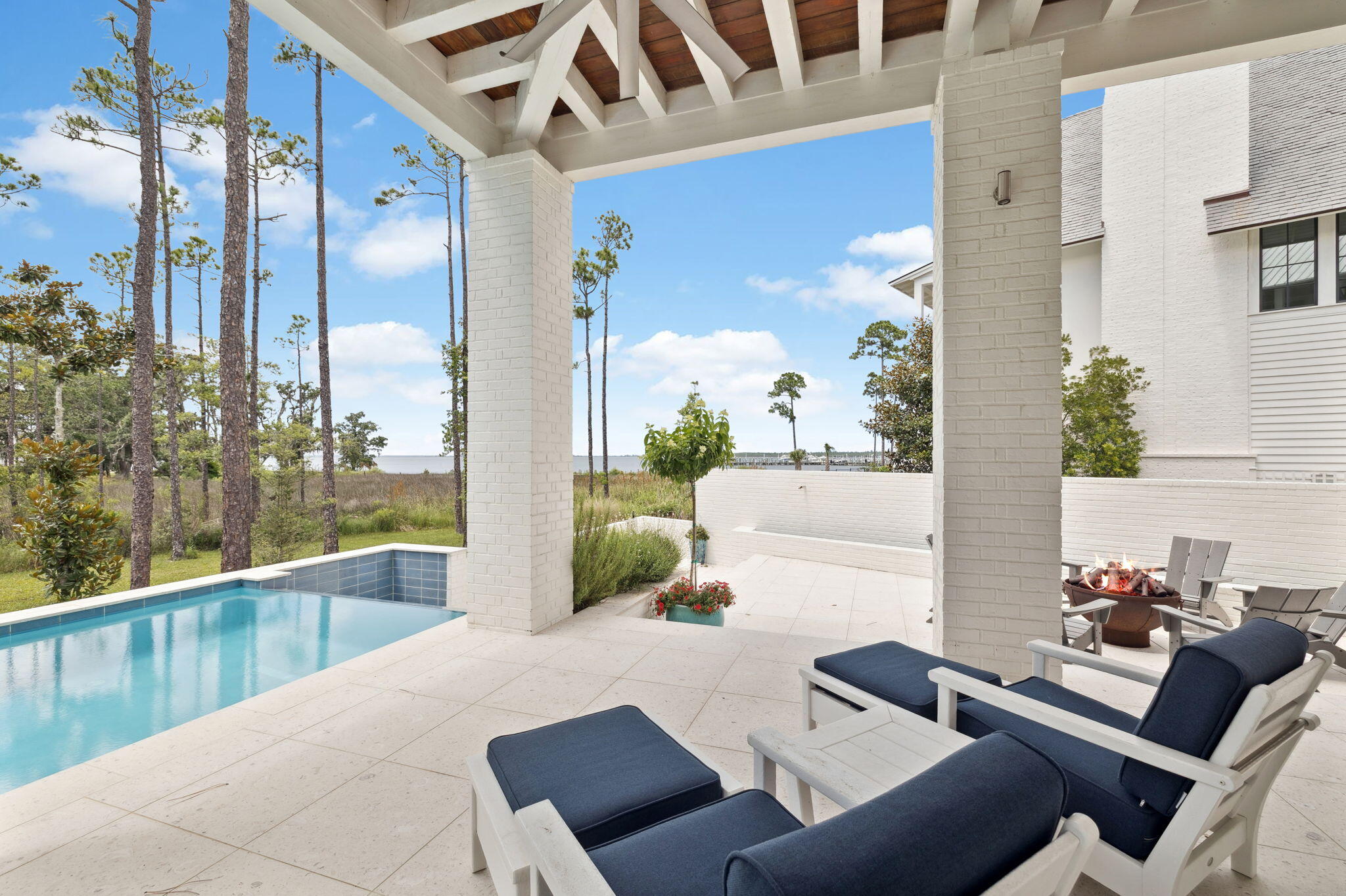 CHURCHILL OAKS - Residential