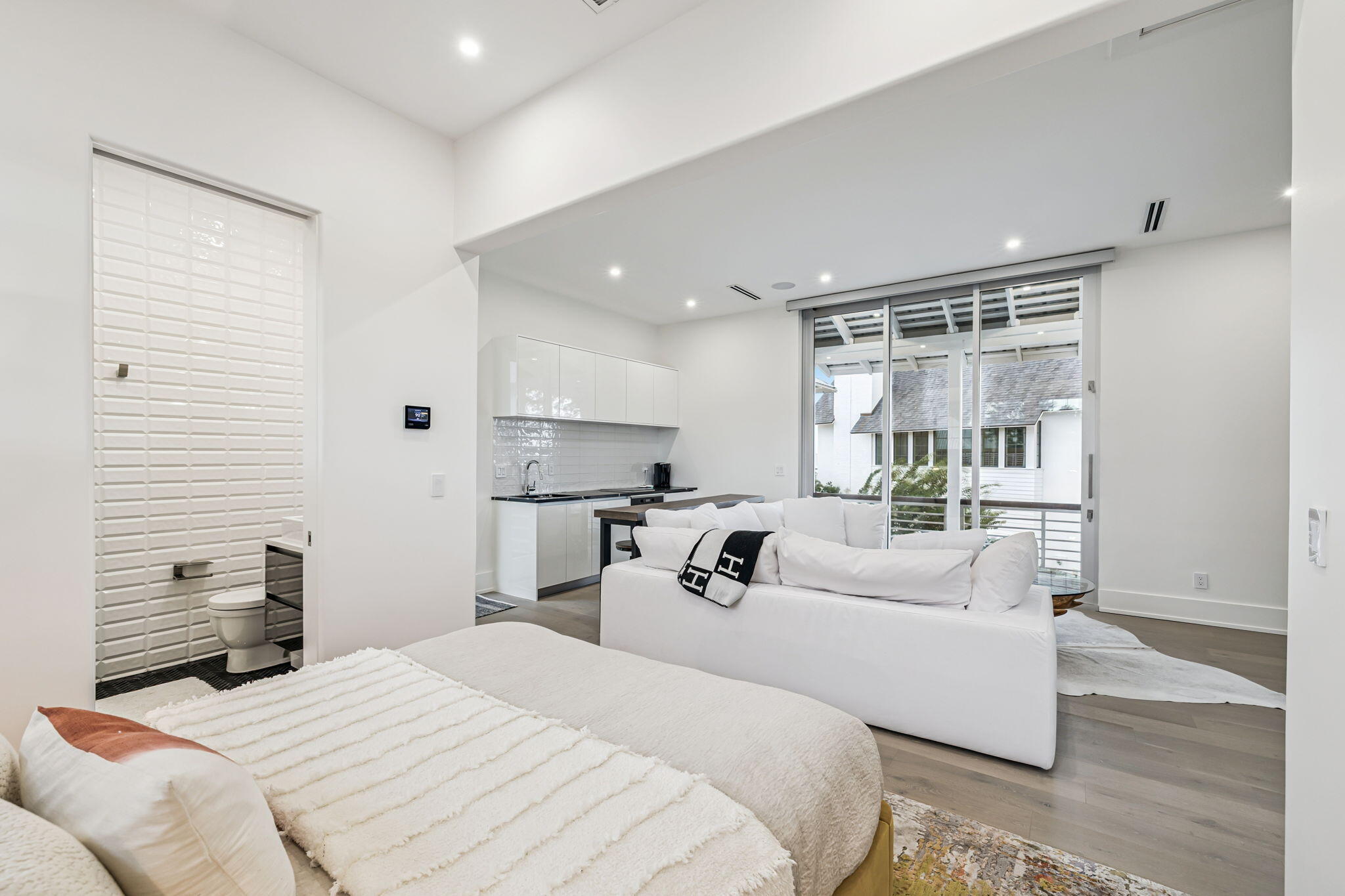 CHURCHILL OAKS - Residential