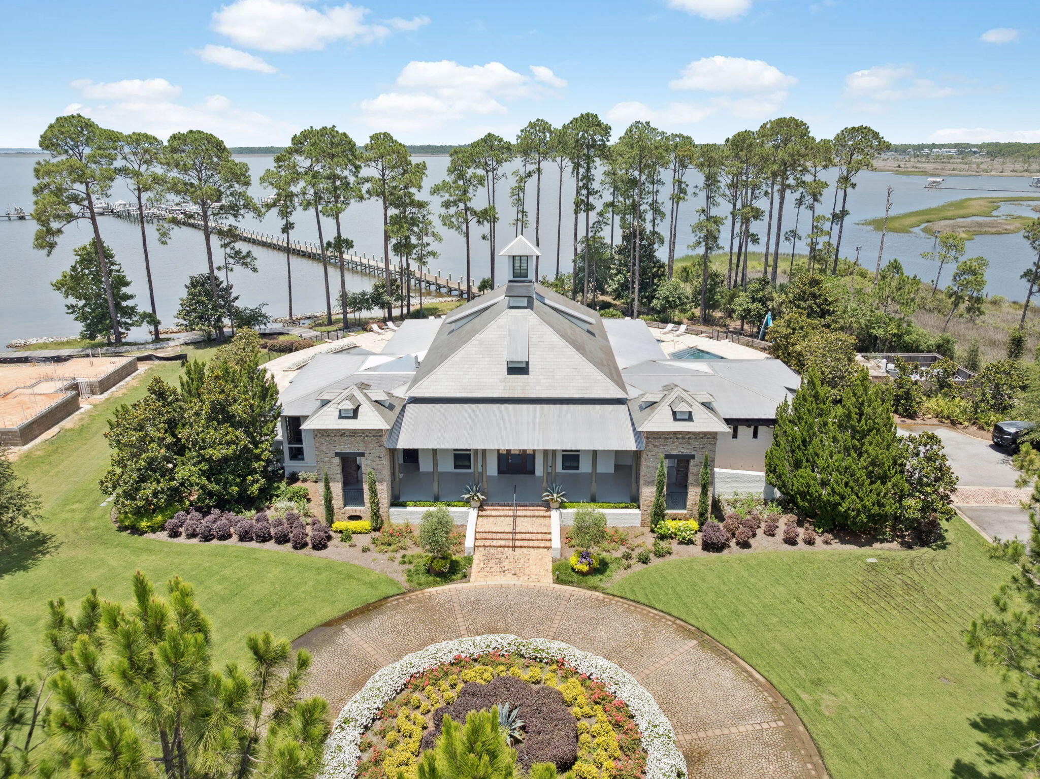 CHURCHILL OAKS - Residential
