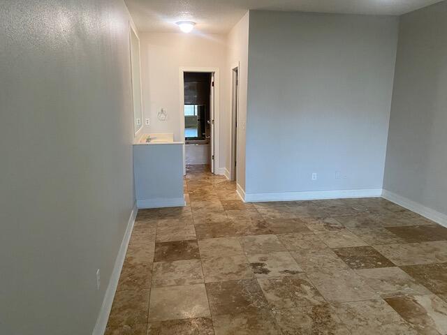 ETRETAT VILLA - Residential Lease