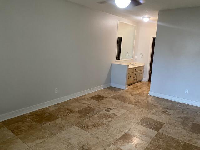 ETRETAT VILLA - Residential Lease