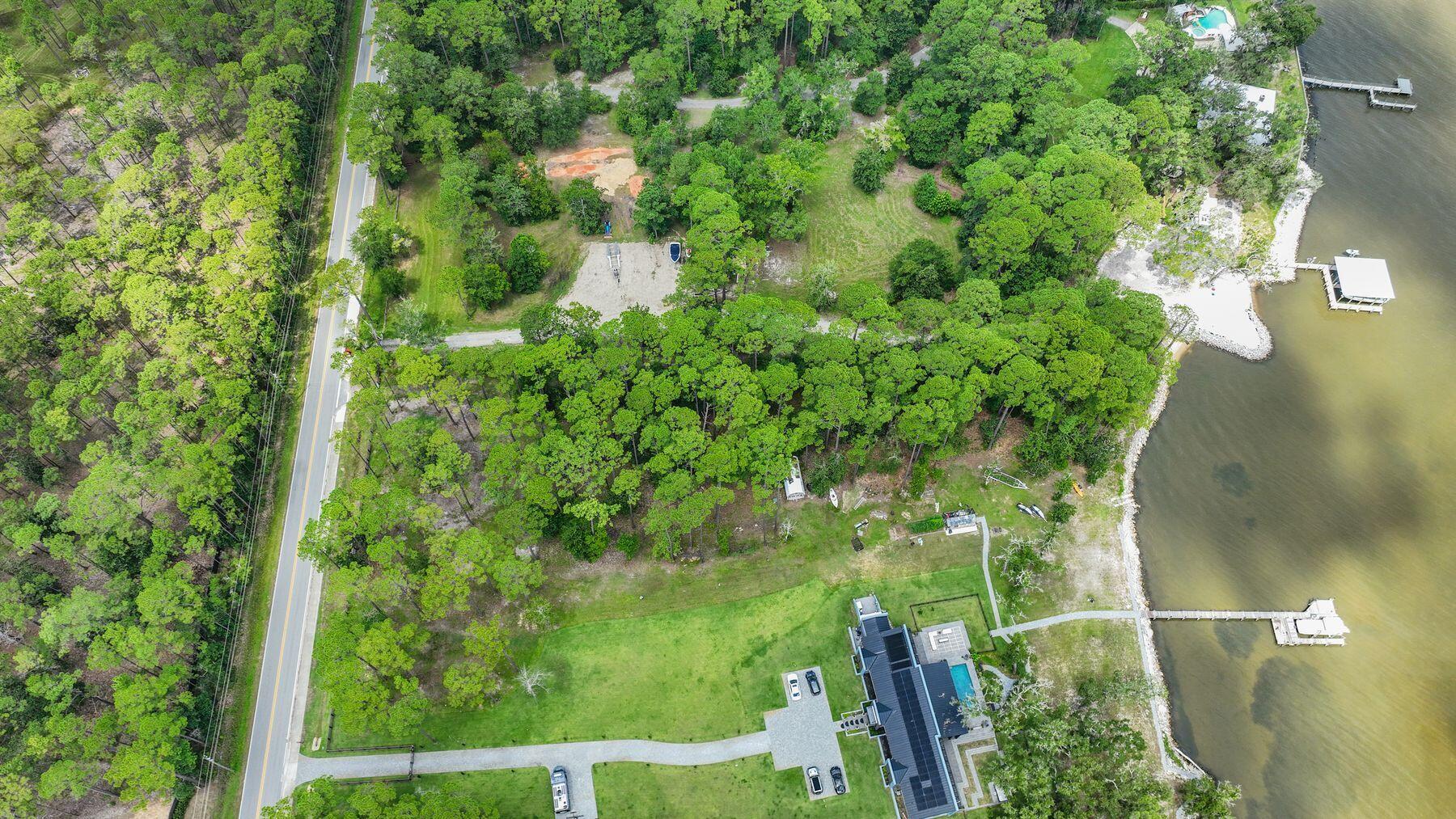 NO RECORDED SUBDIVISION - Land