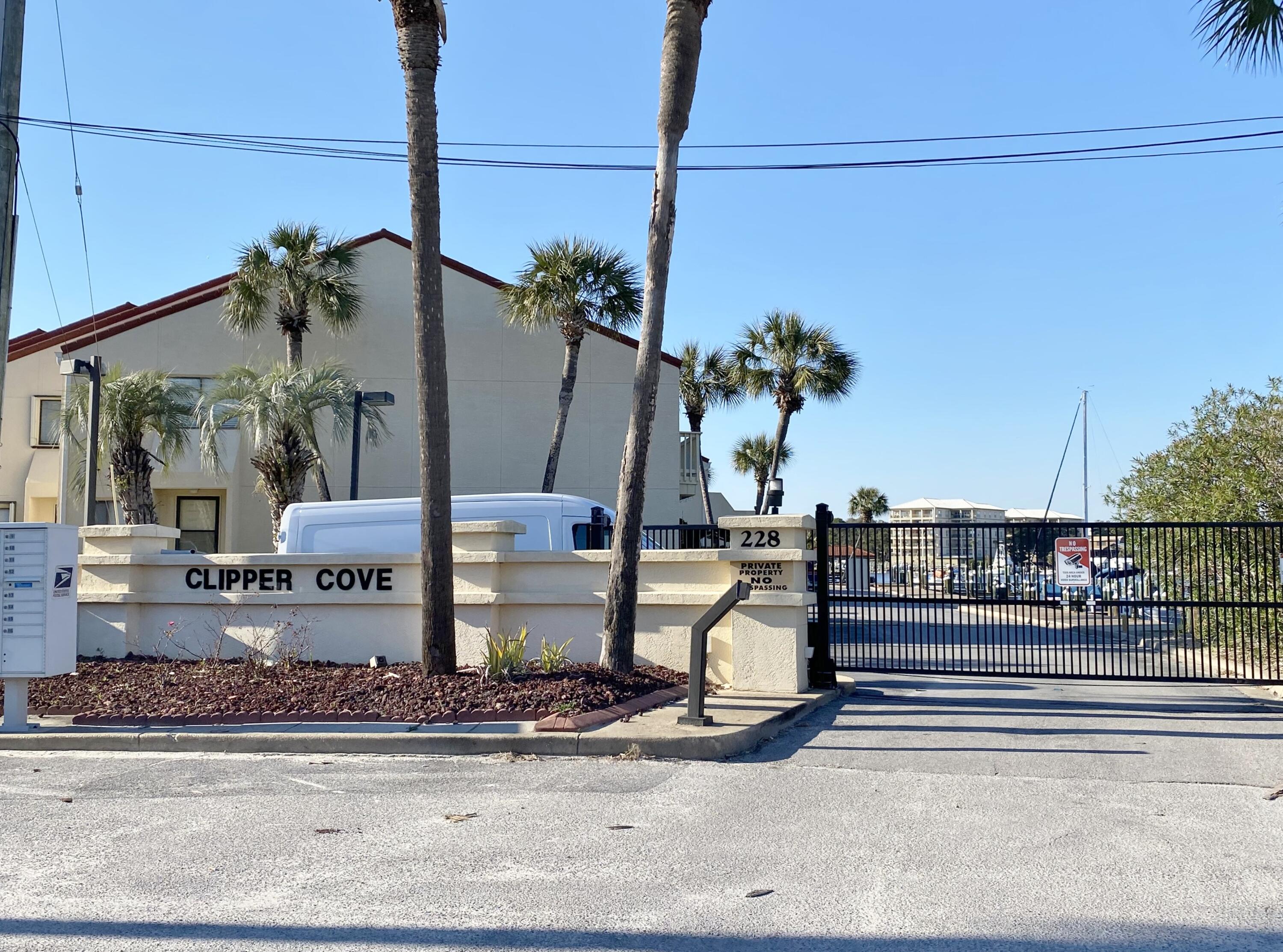 CLIPPER COVE T/H - Residential