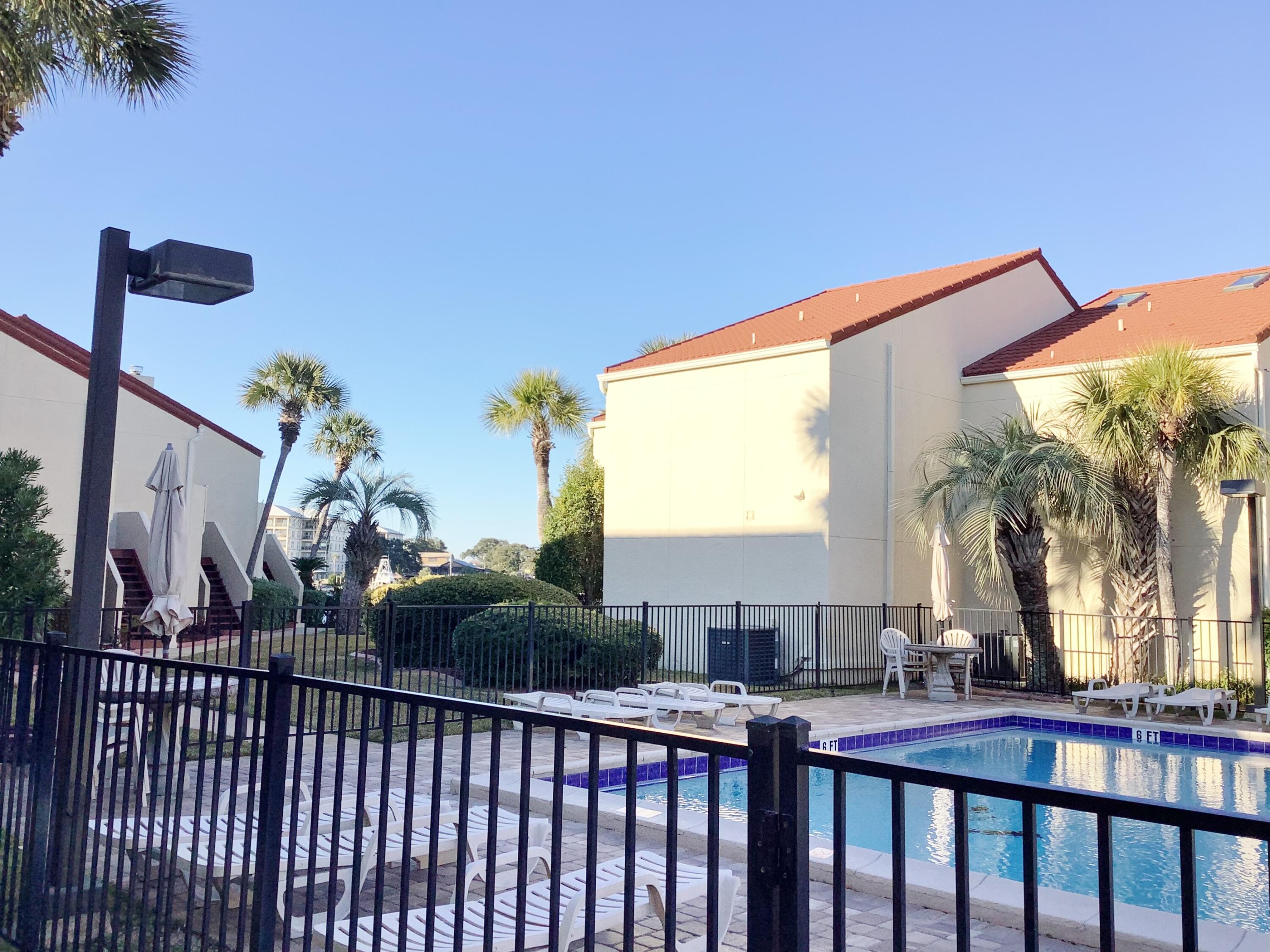 CLIPPER COVE T/H - Residential