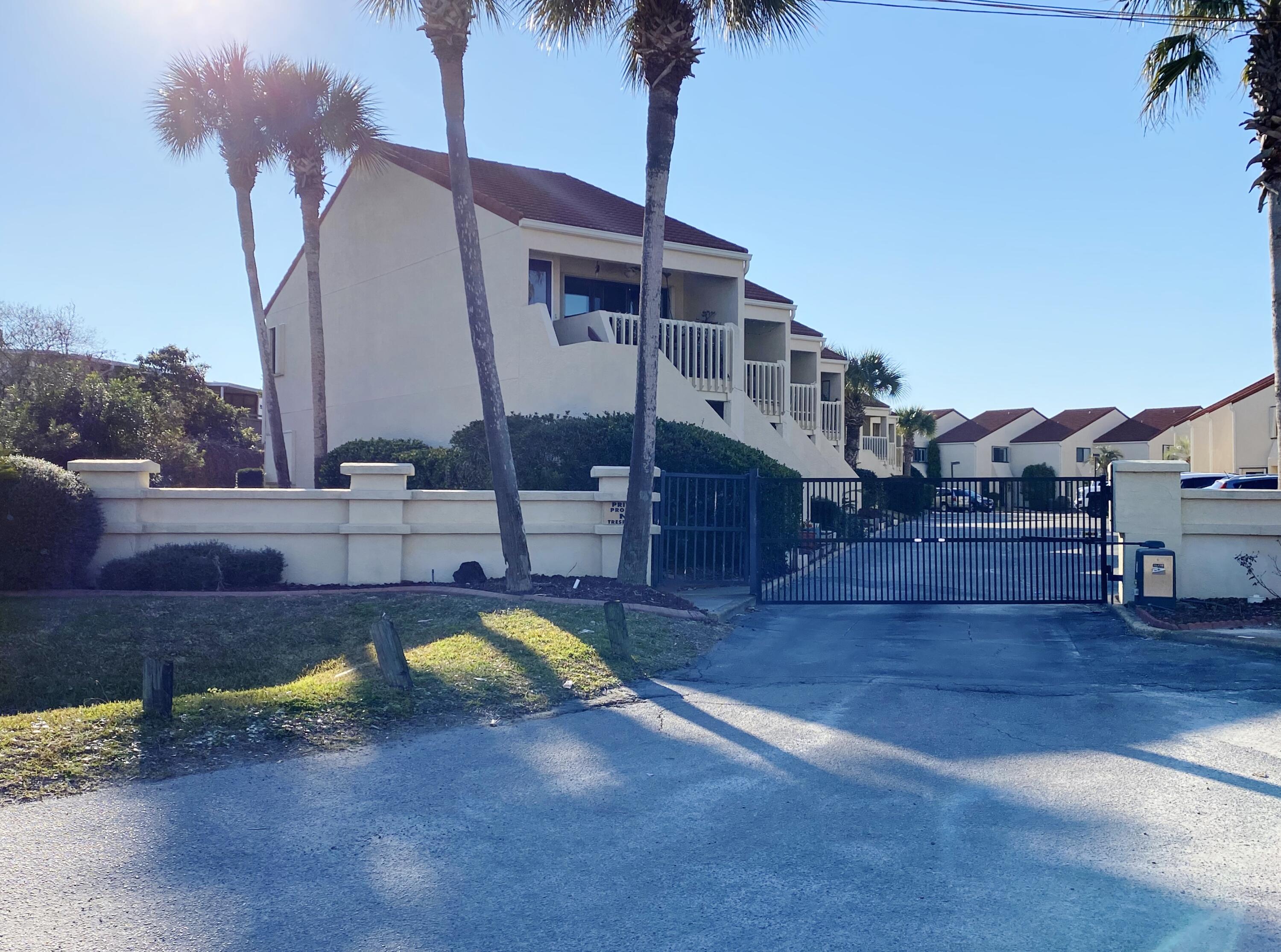 CLIPPER COVE T/H - Residential